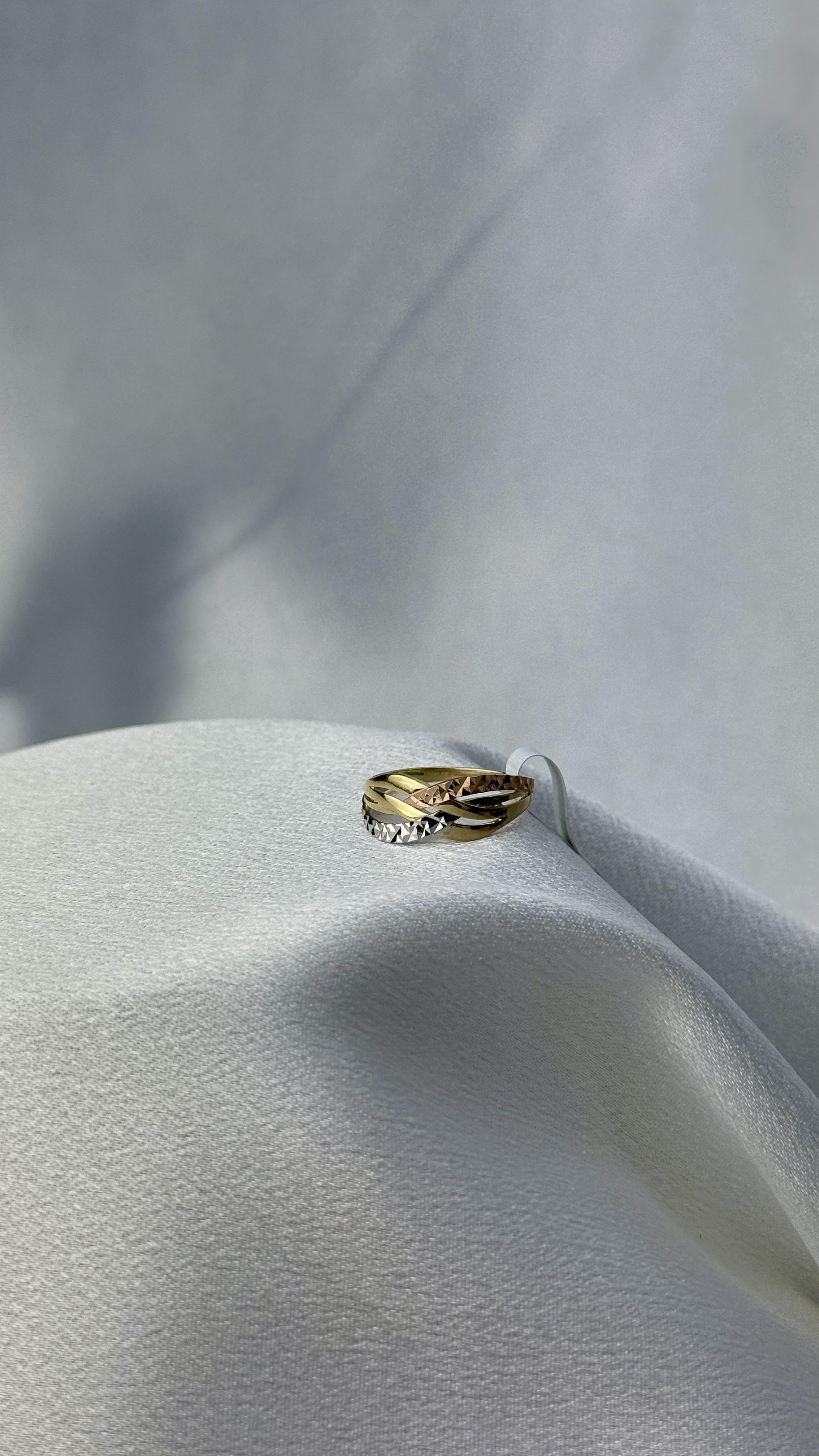 Çift Renk İşlemeli Örgü Altın Yüzük