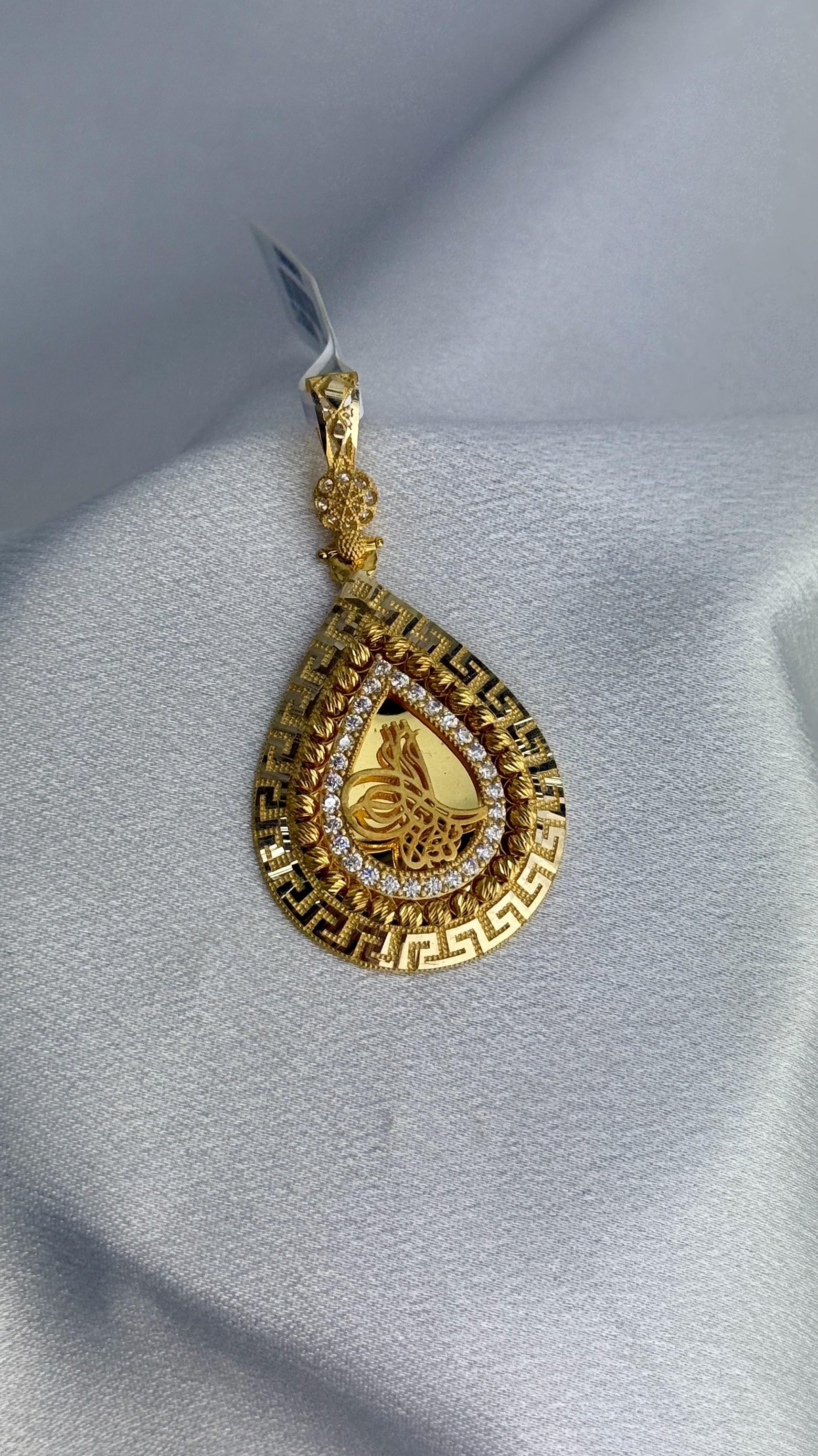 Dorika Toplu Taşlı Tuğralı Altın Kolye Ucu