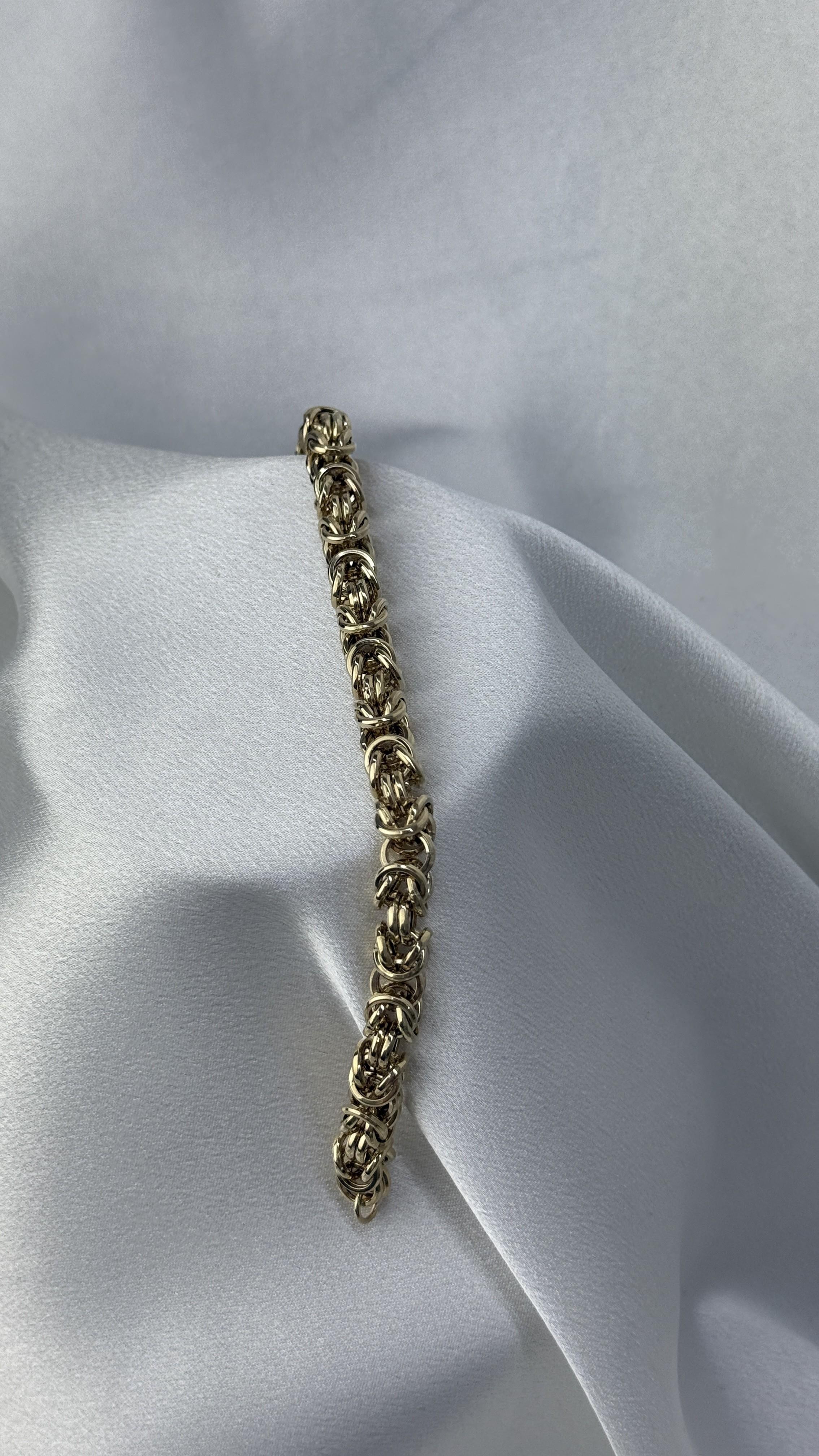 Geçmeli Halkalı Altın Bileklik