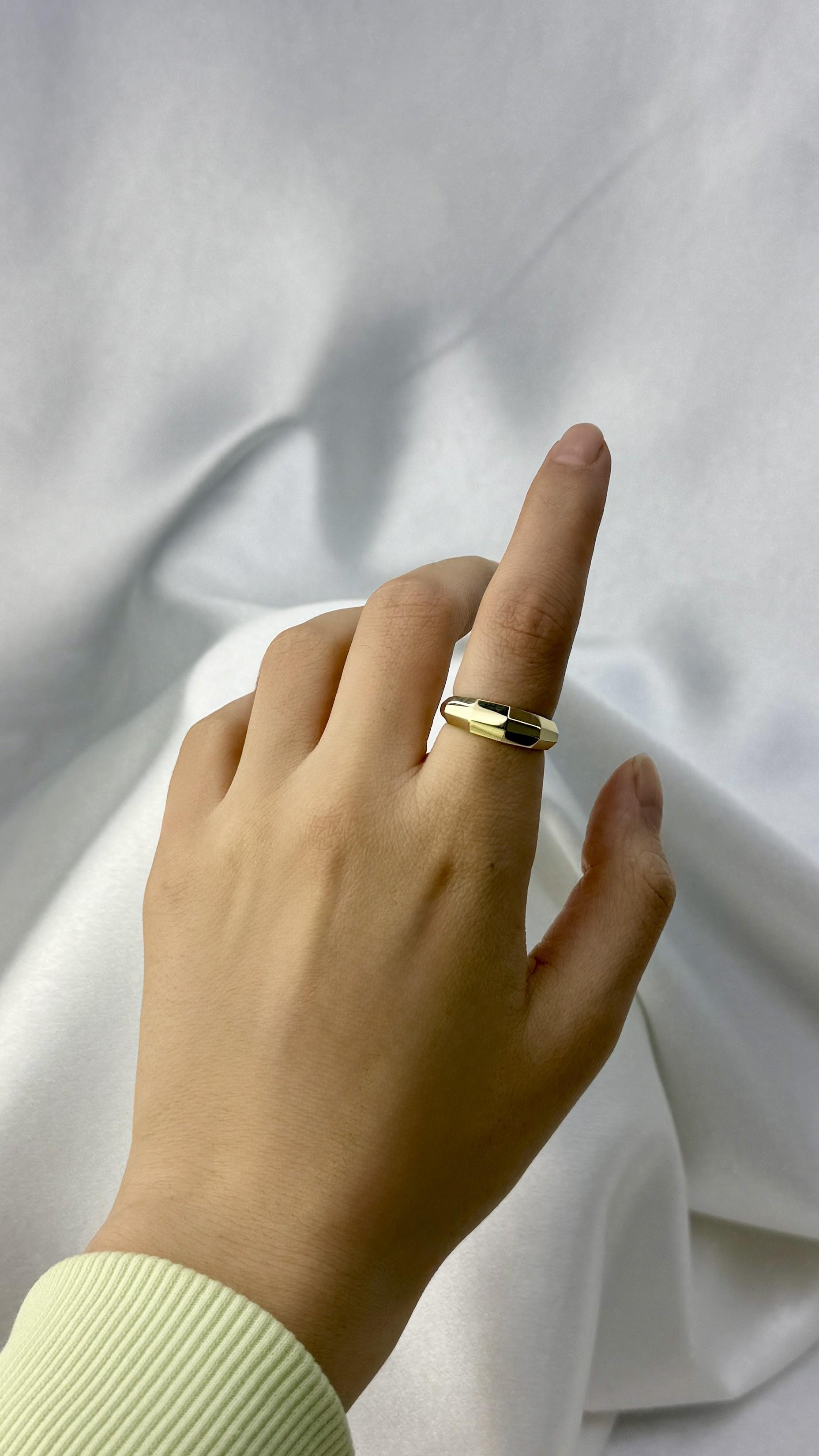 Geometrik Tasarım Altın Yüzük