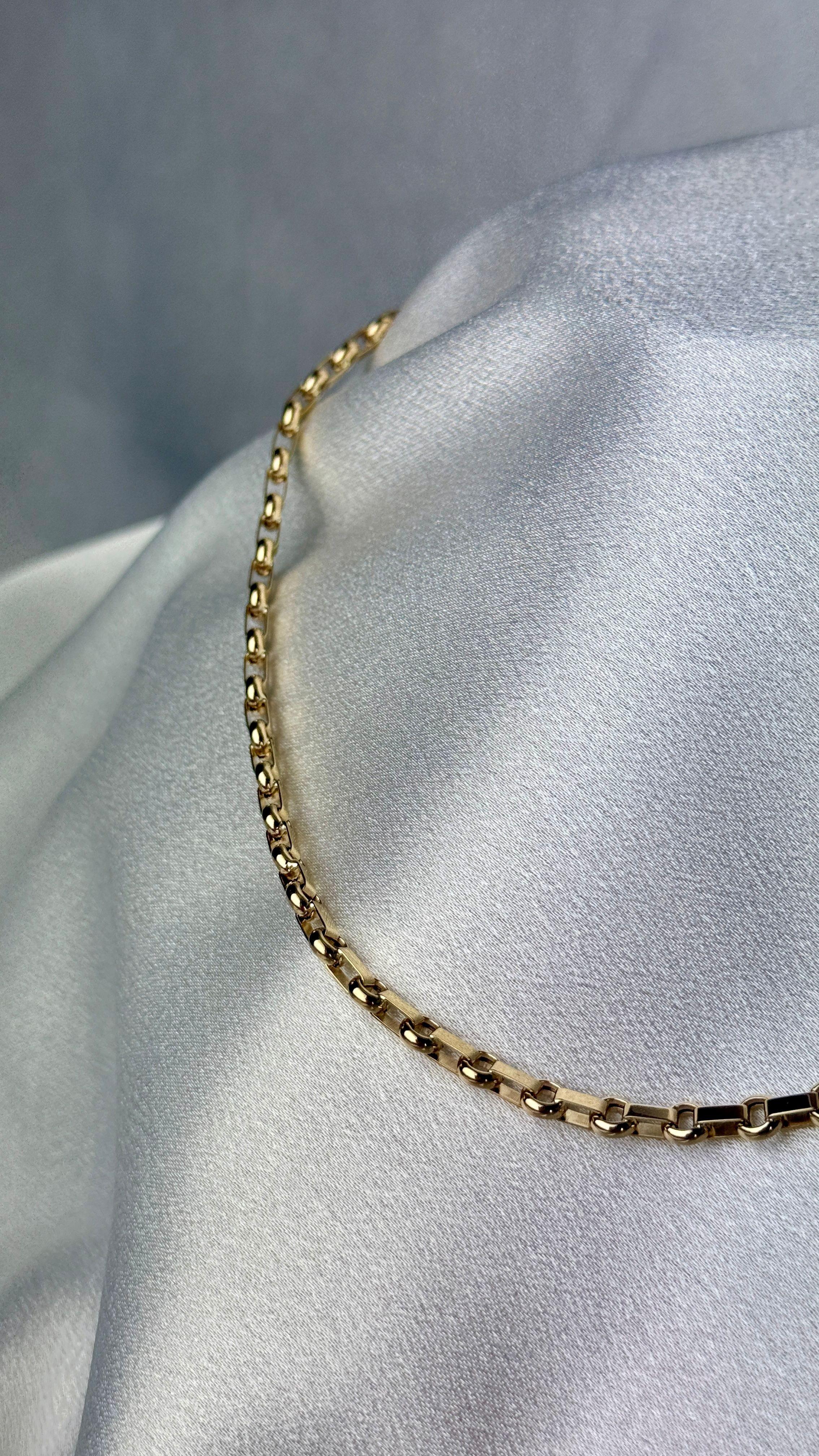 Halka Figürlü Altın Zincir Kolye