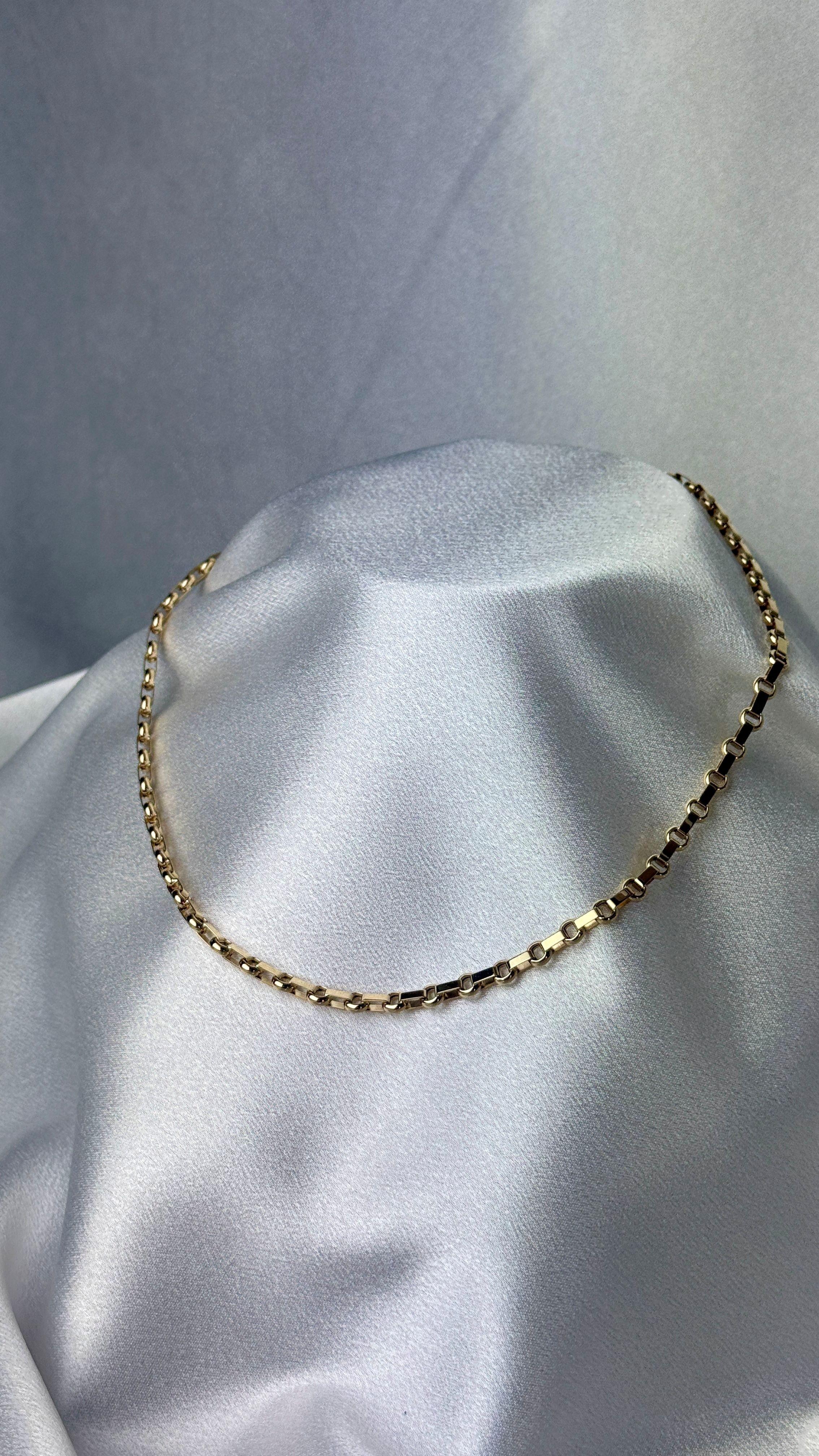 Halka Figürlü Altın Zincir Kolye