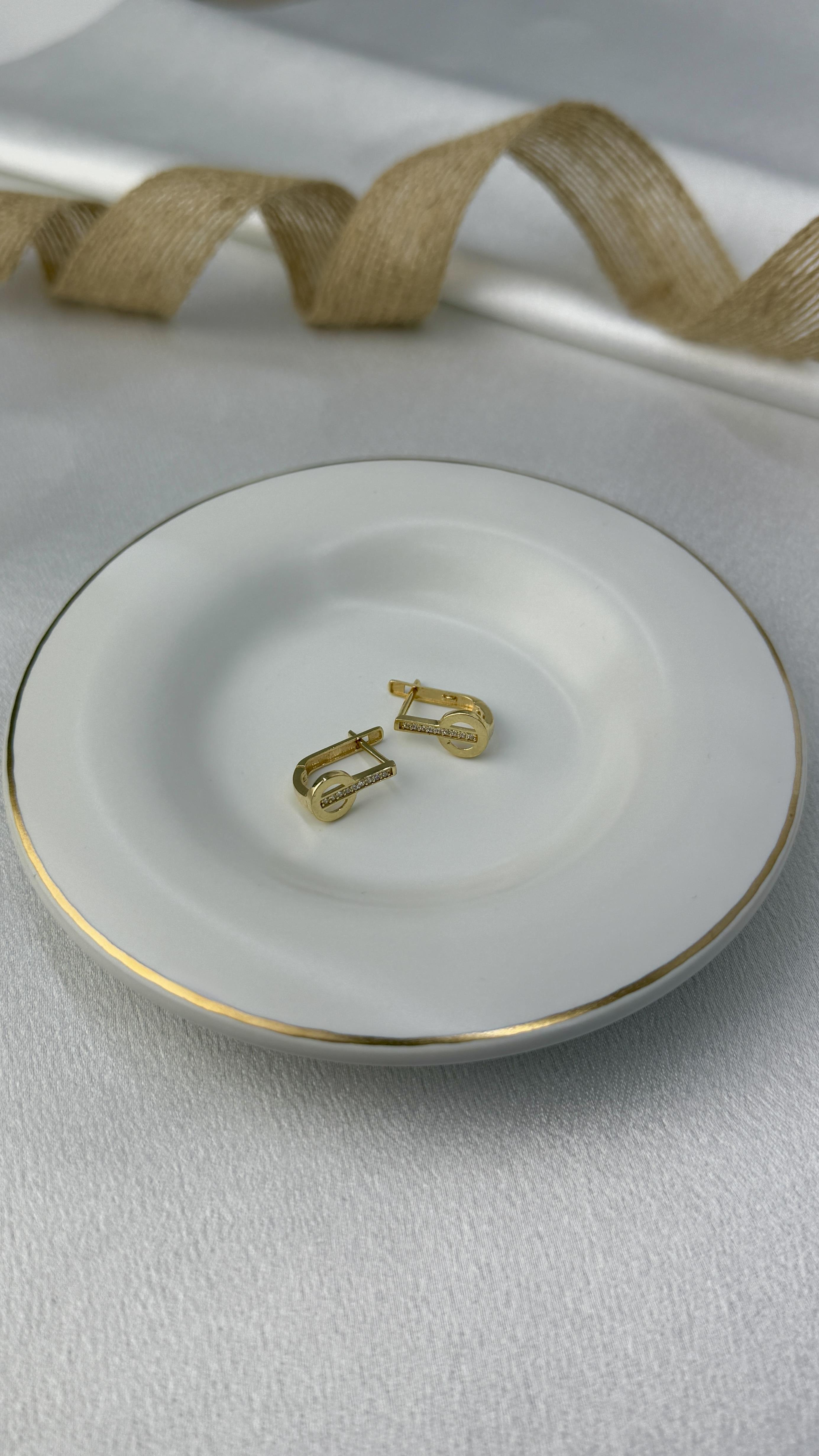 Halka Ve Çubuk Motifli Taşlı Altın Küpe