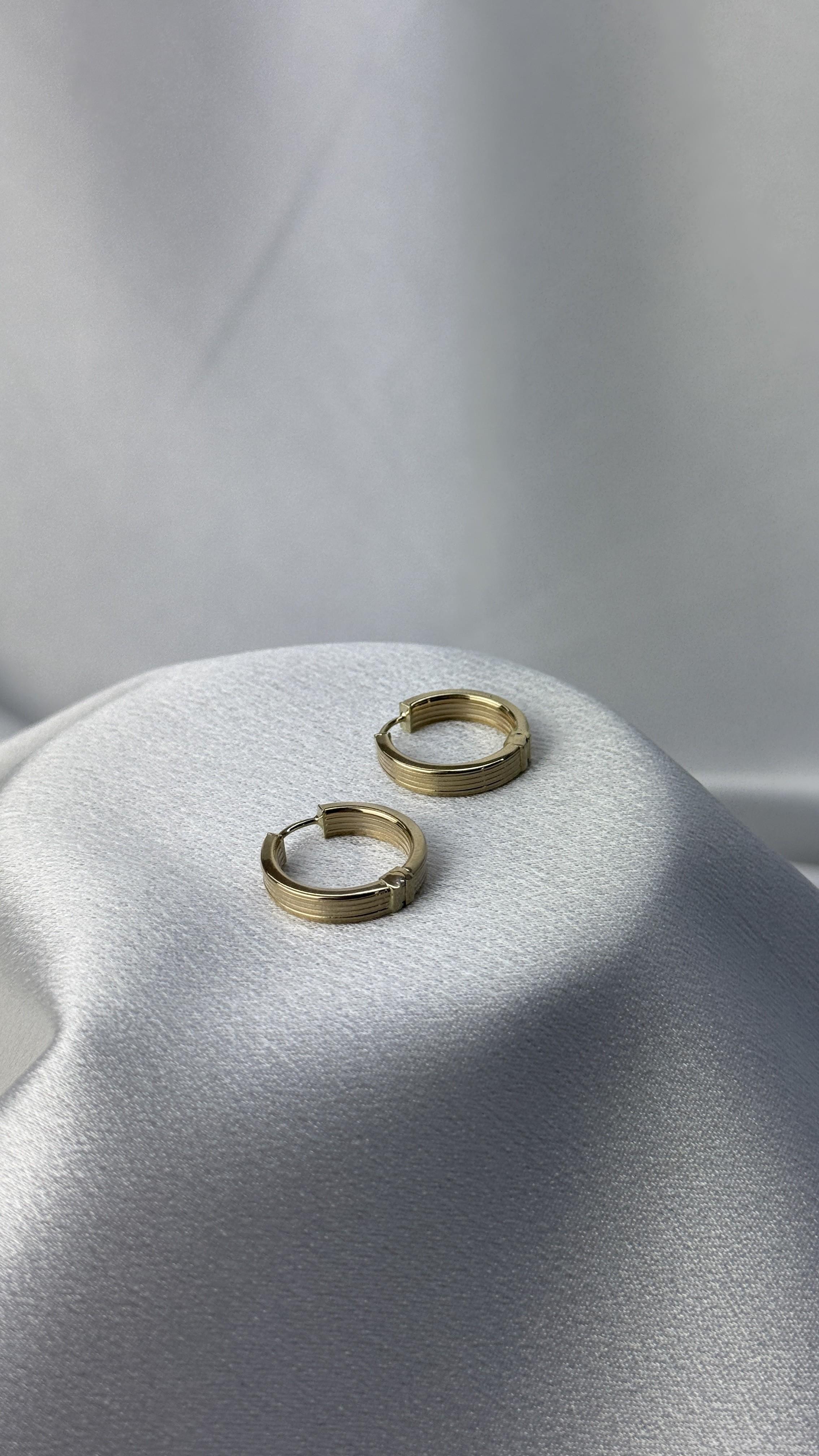 Kalın Çizgili Altın Halka Küpe