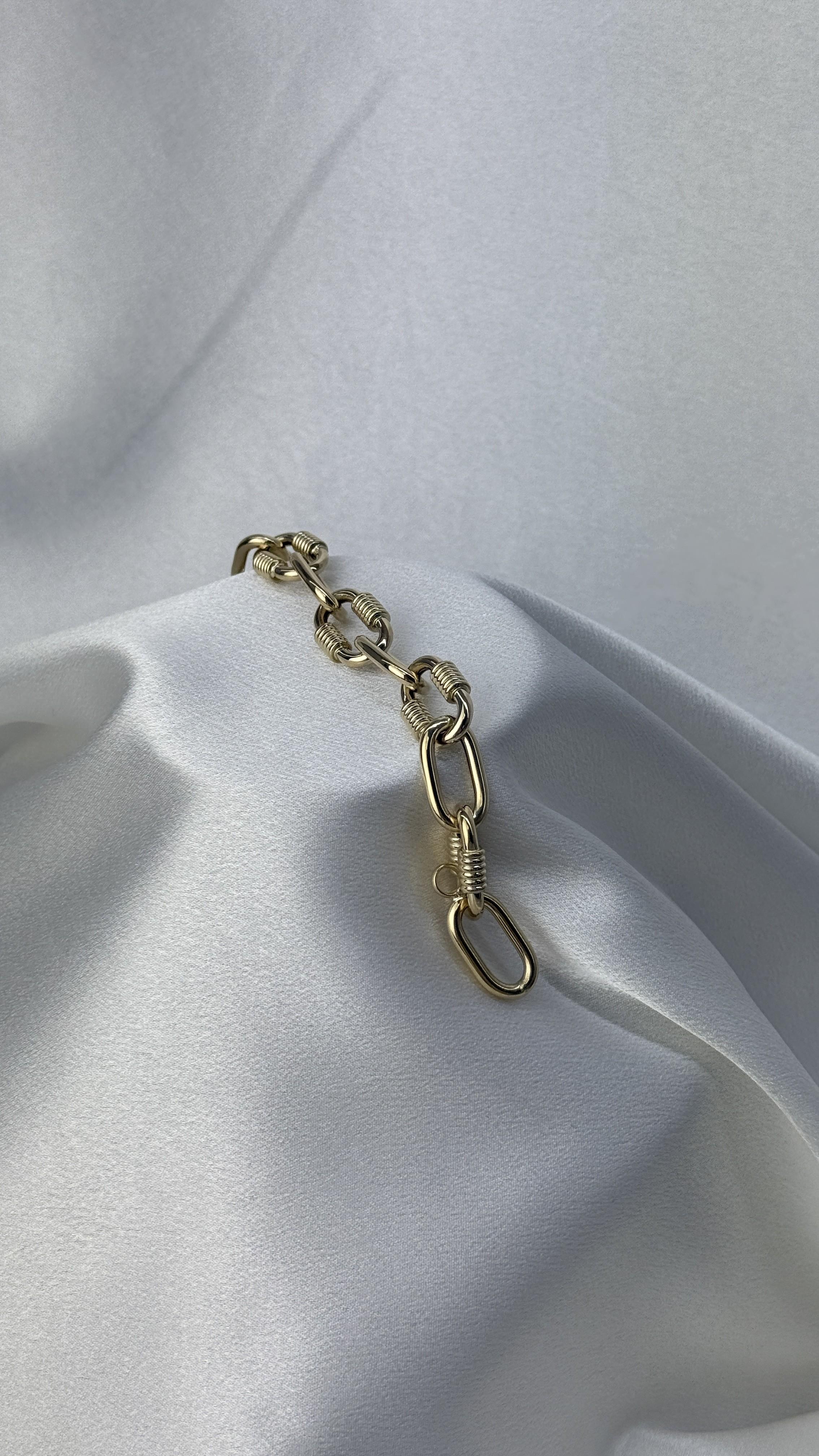 Kalın İşlemeli Ataç Altın Bileklik