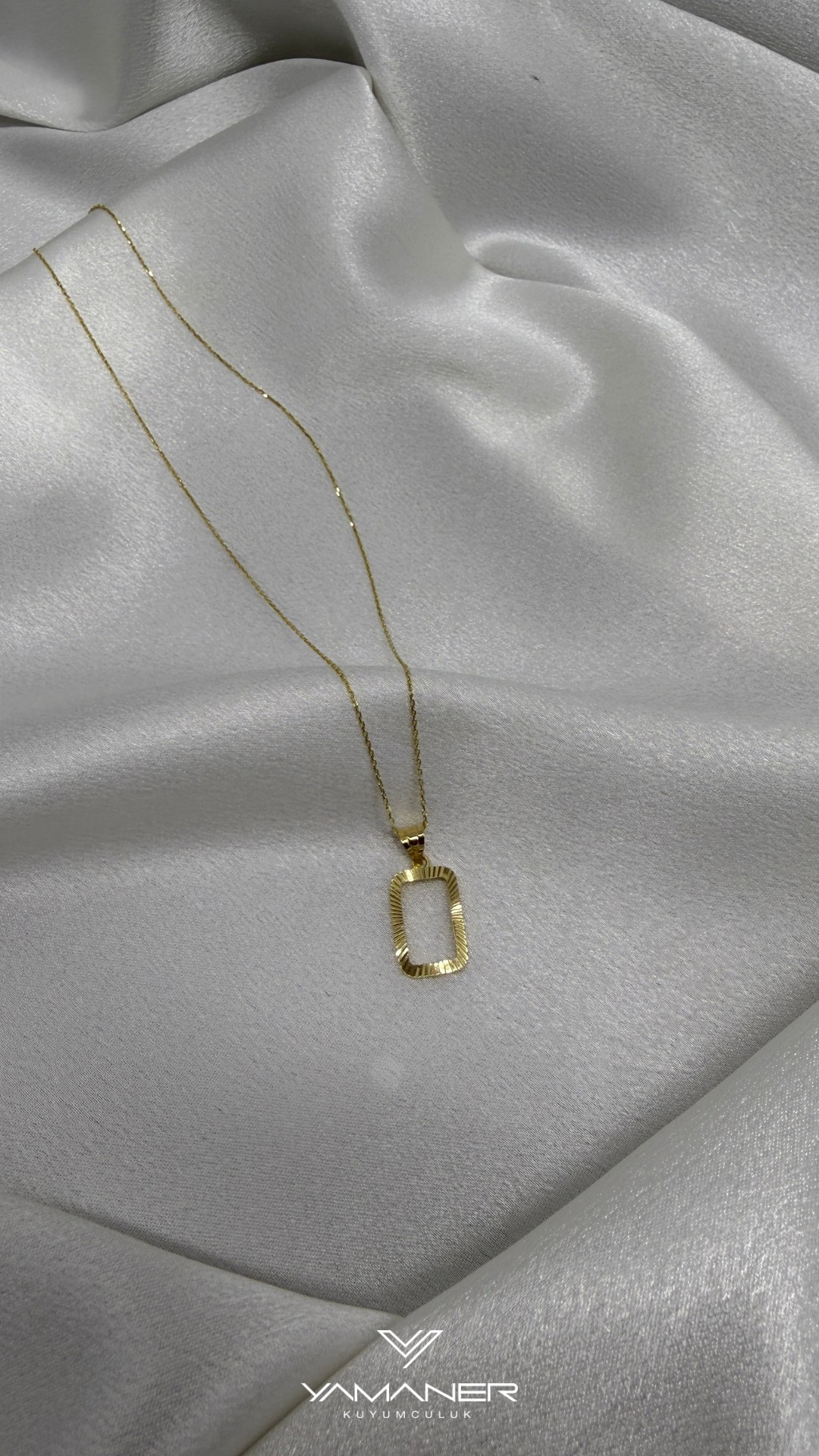 Külçe Altın Çerçeveli Kolye