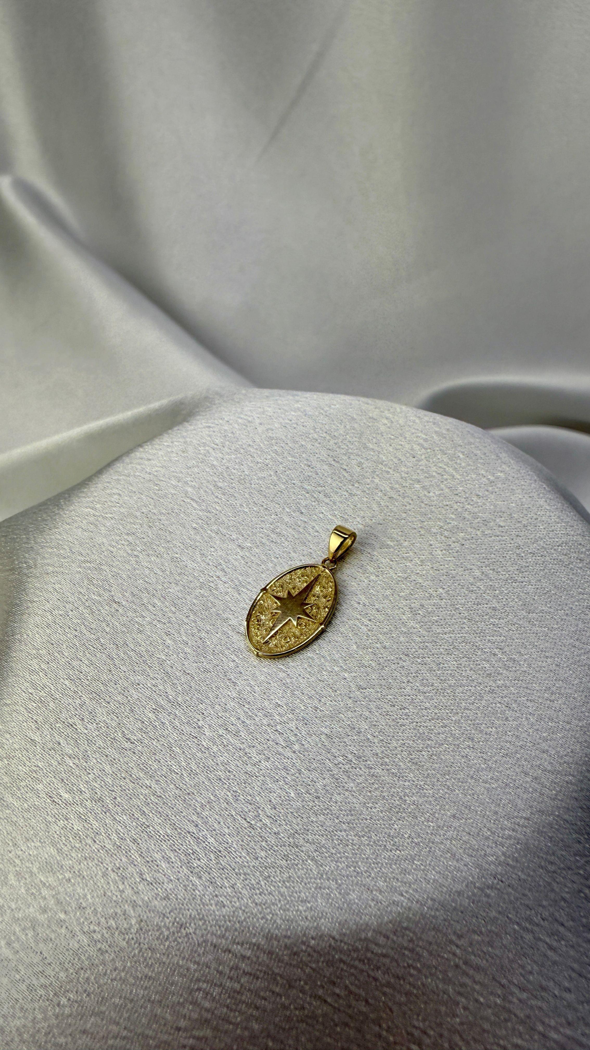 Kuzey Yıldızı Motifli Altın Kolye Ucu