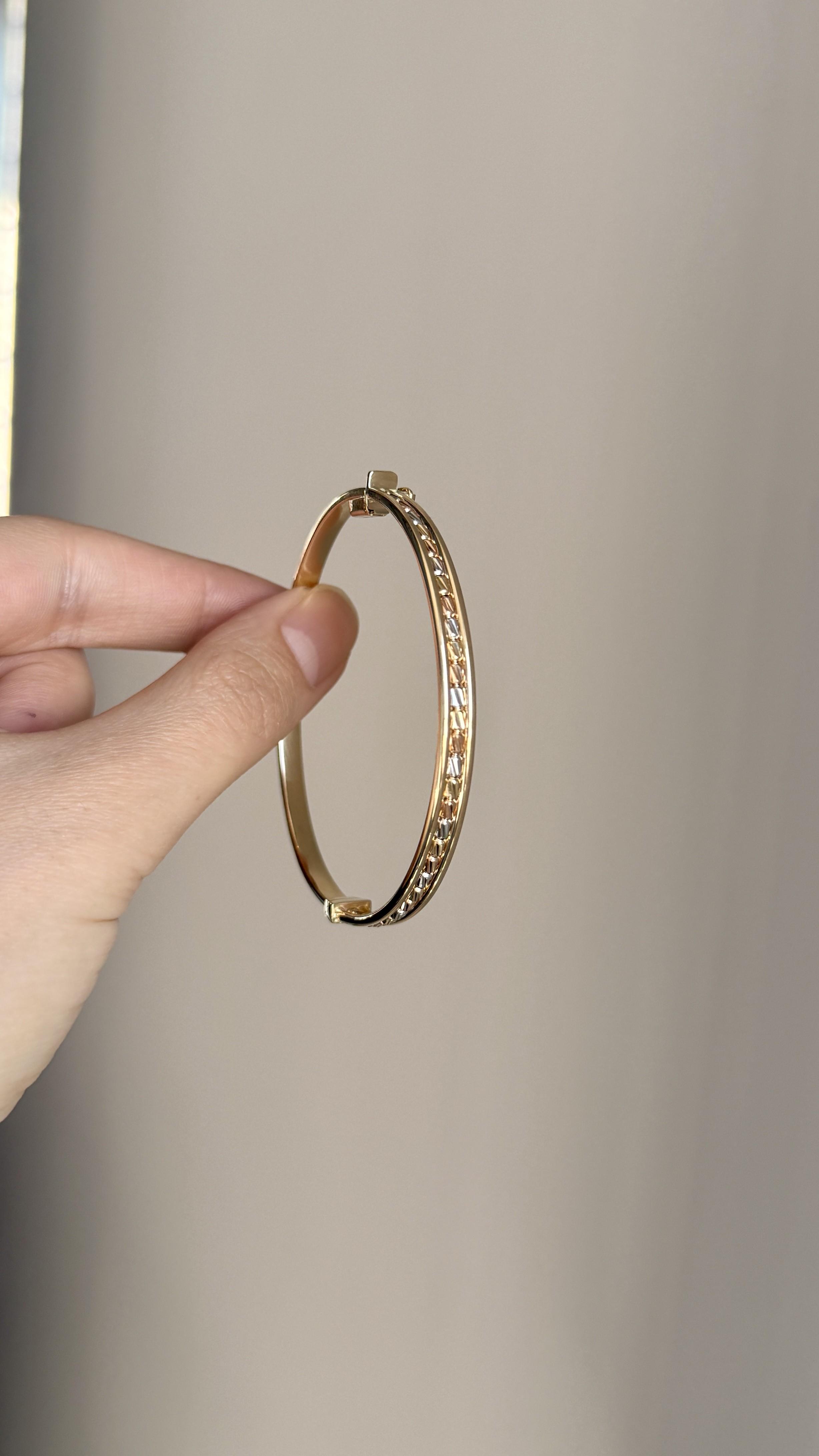 Renkli Taş Motifli Altın Kelepçe Bilezik