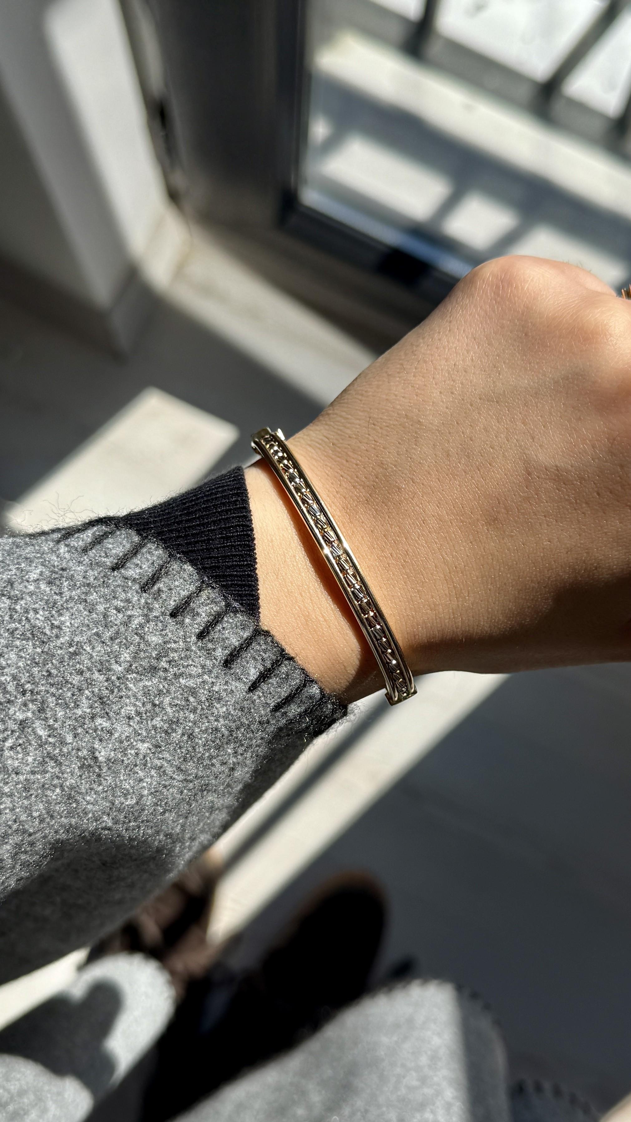 Renkli Taş Motifli Altın Kelepçe Bilezik