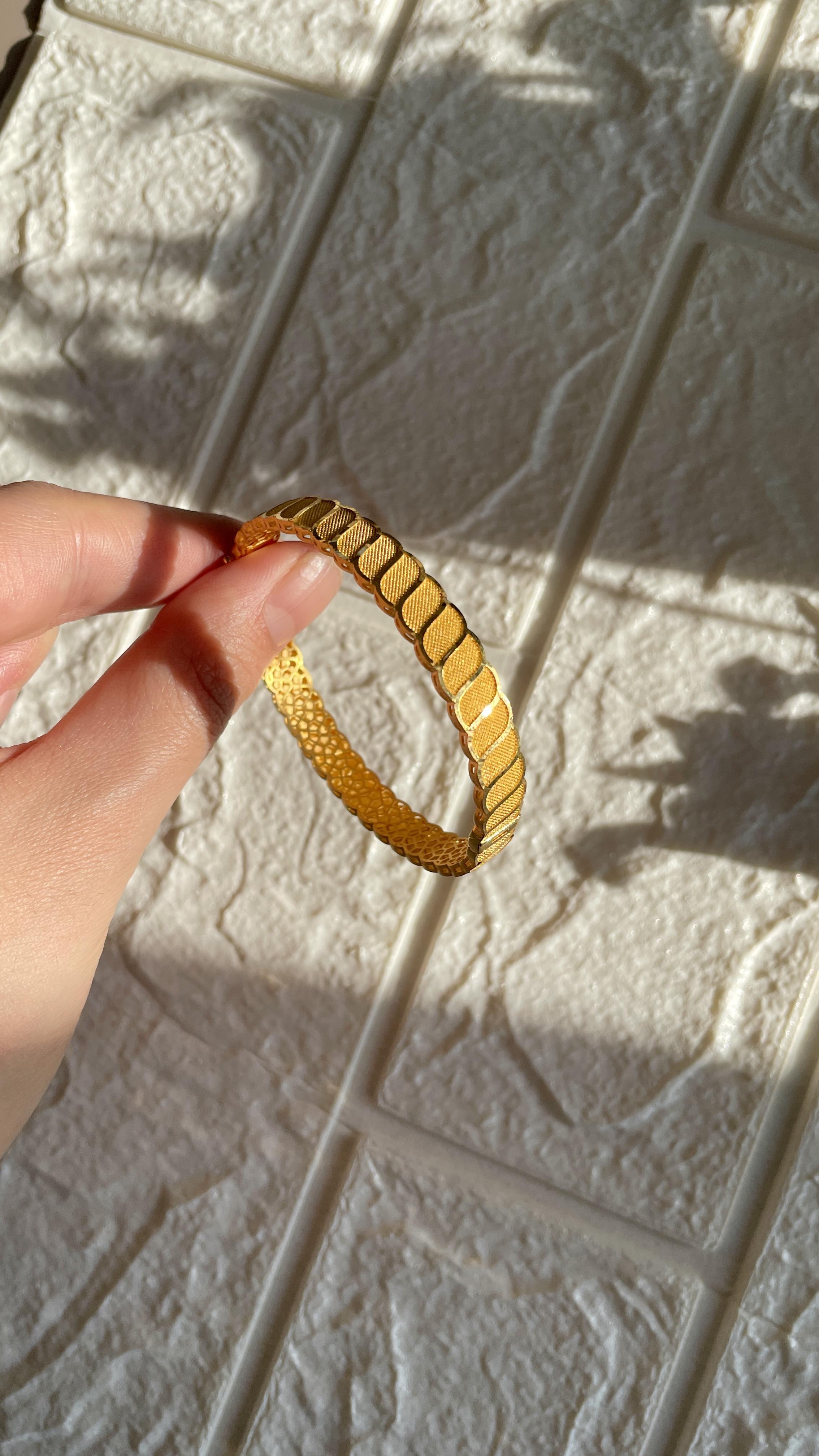 Sade Çizgisel Kelepçe Altın Bilezik