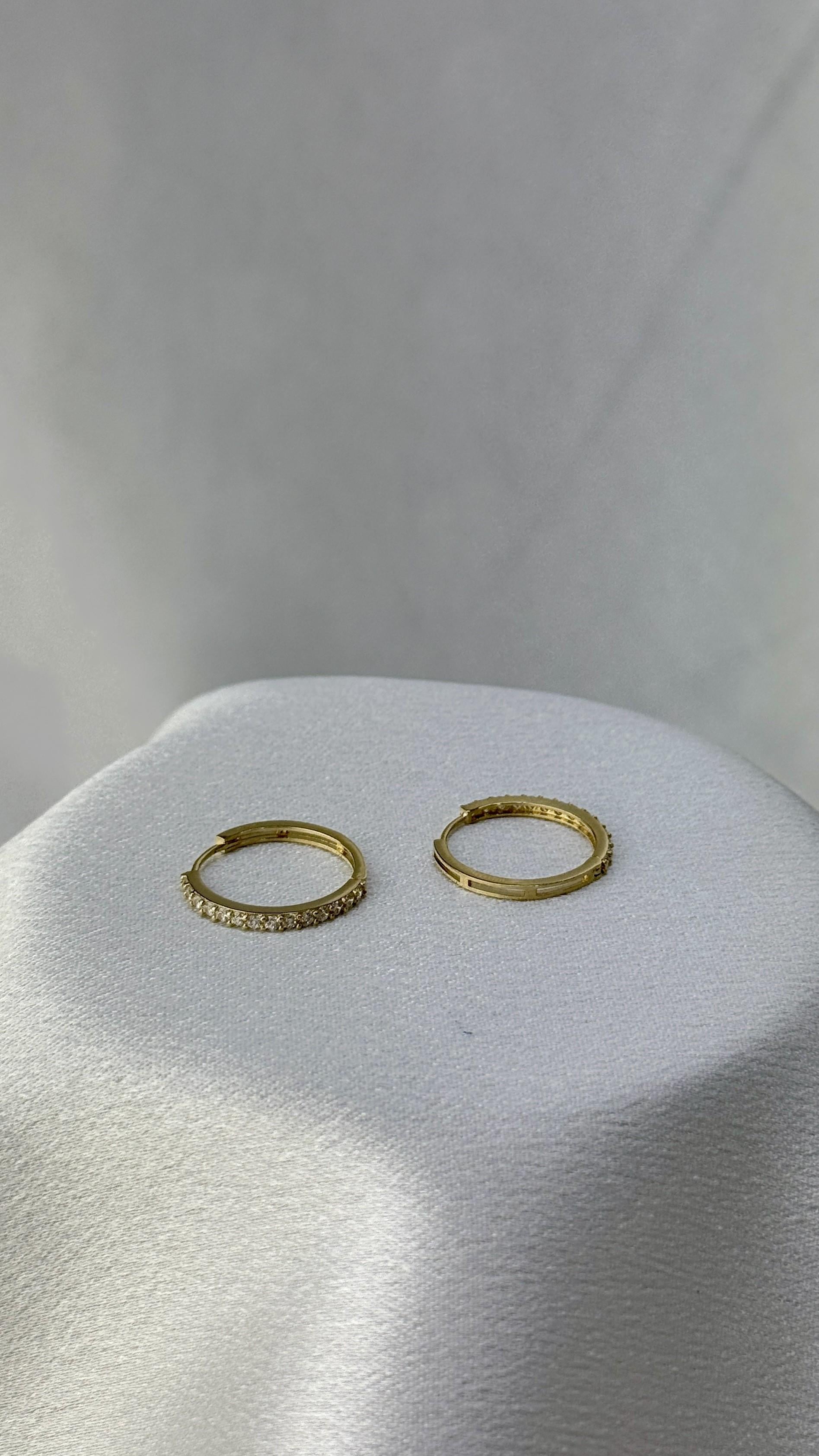 Taşlı Altın Halka Küpe