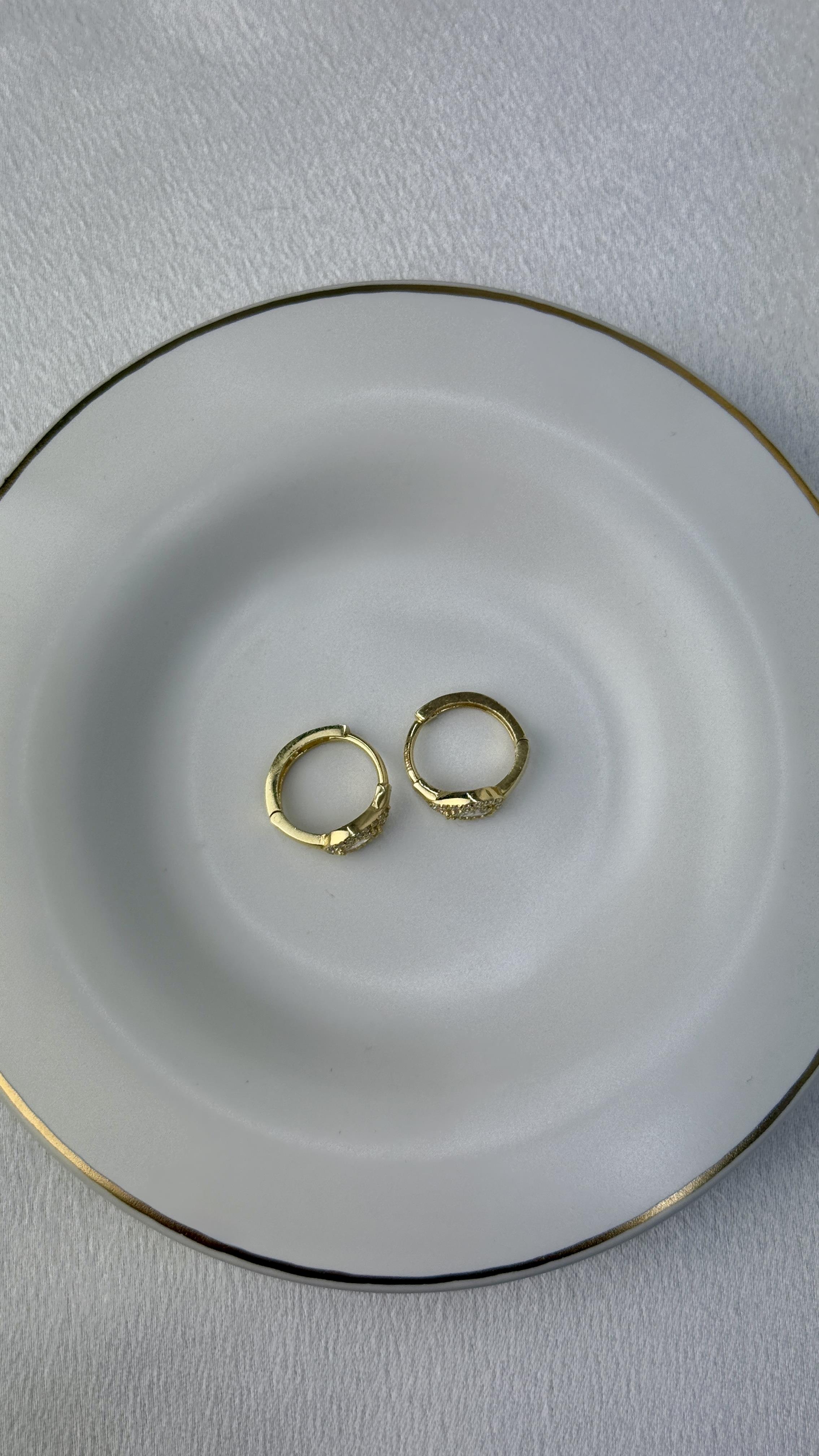 Taşlı Damla Model Altın Küpe