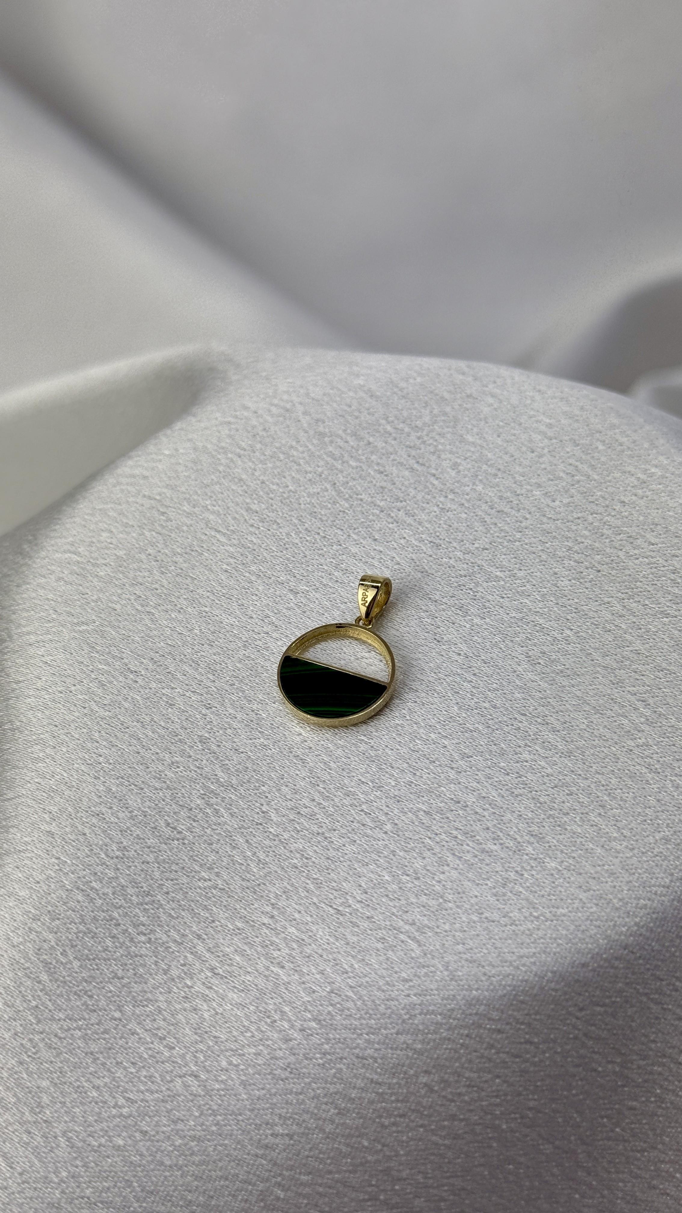 Taşlı Okyanus Figürlü Altın Kolye Ucu