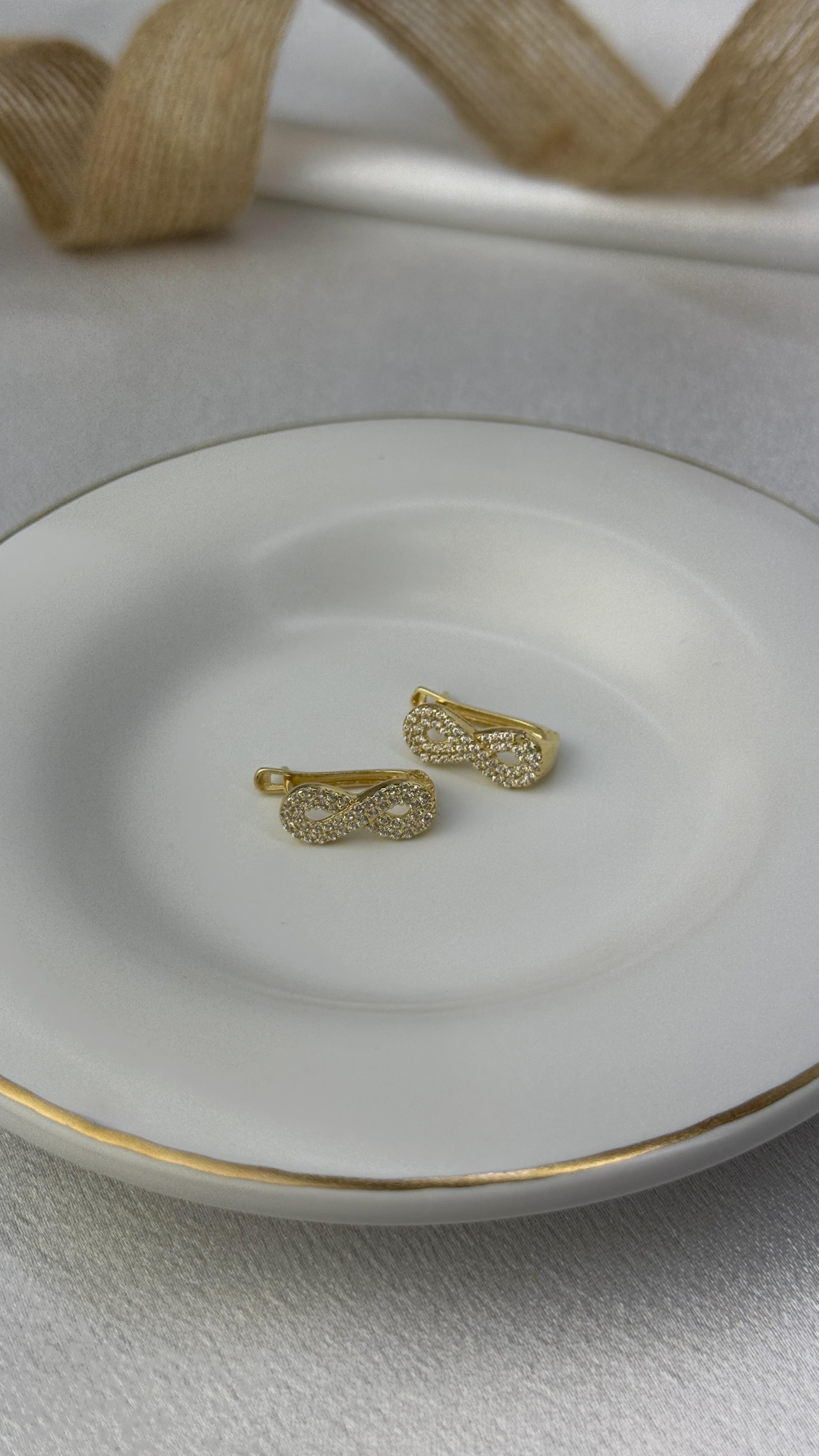 Taşlı Sonsuzluk Figürlü Altın Küpe