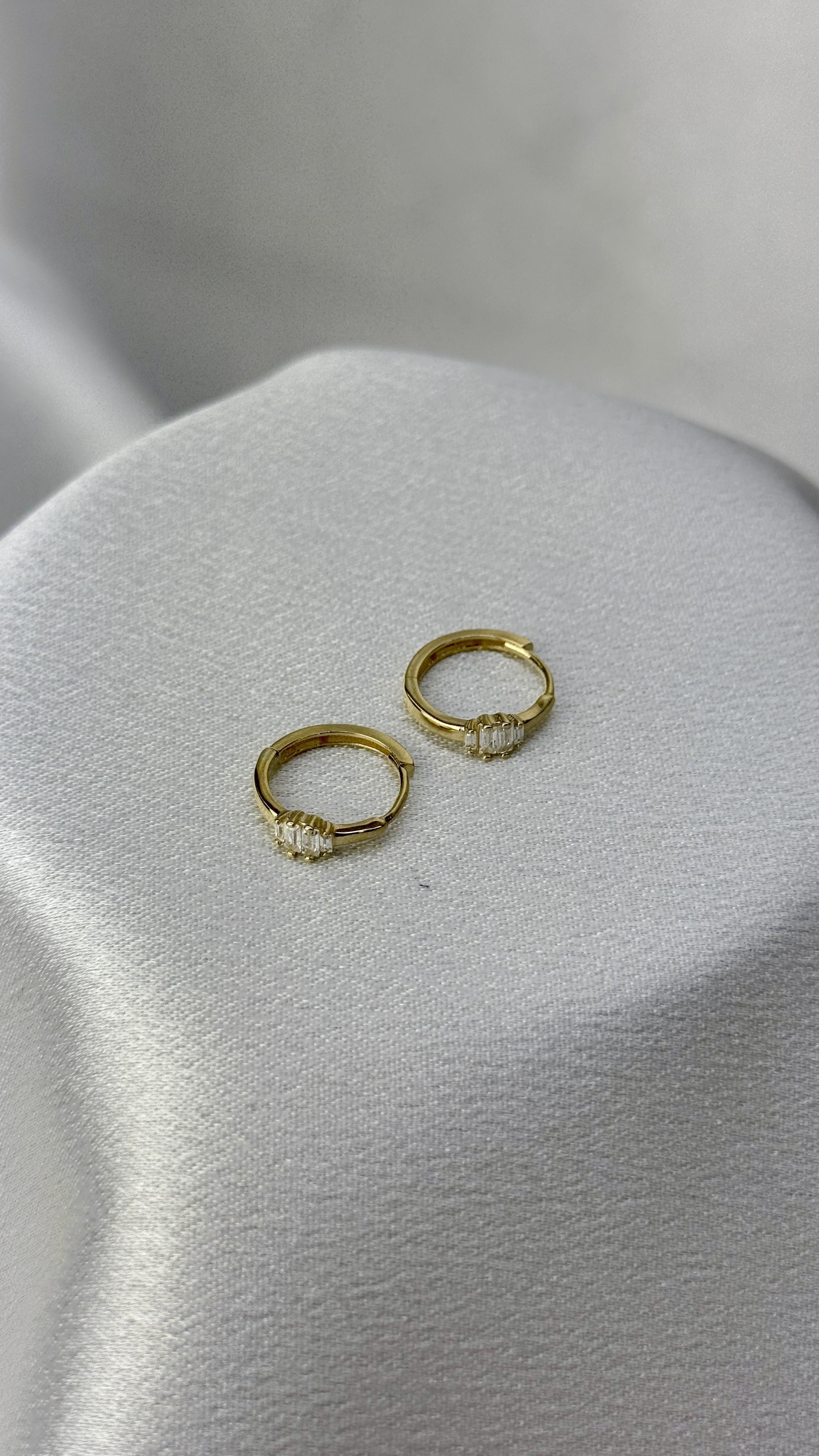 Tek Taş Model Altın Halka Küpe