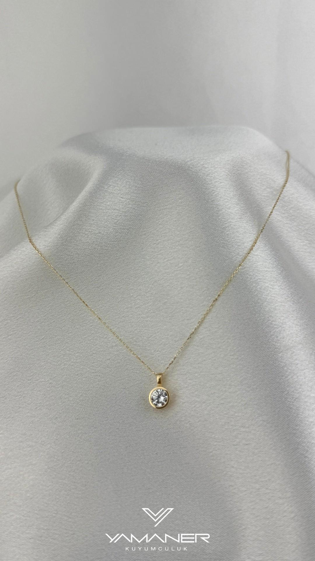 Tektaş Figürlü Kolye