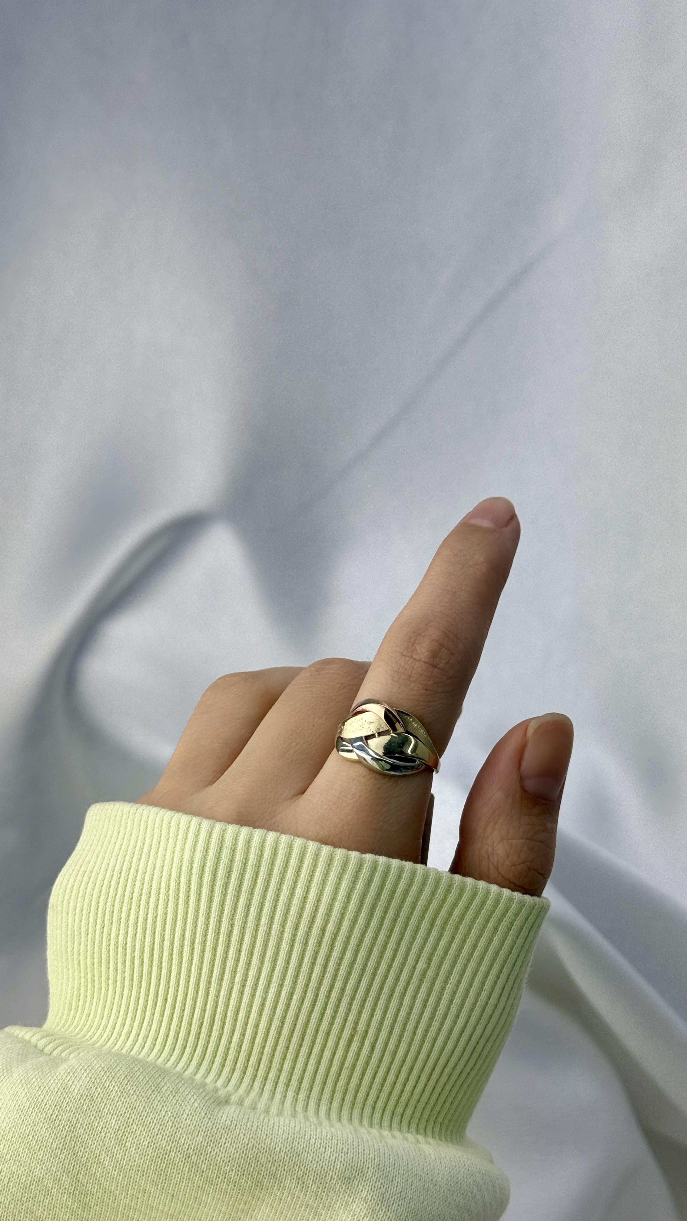 Üç Renk Burgulu Altın Yüzük