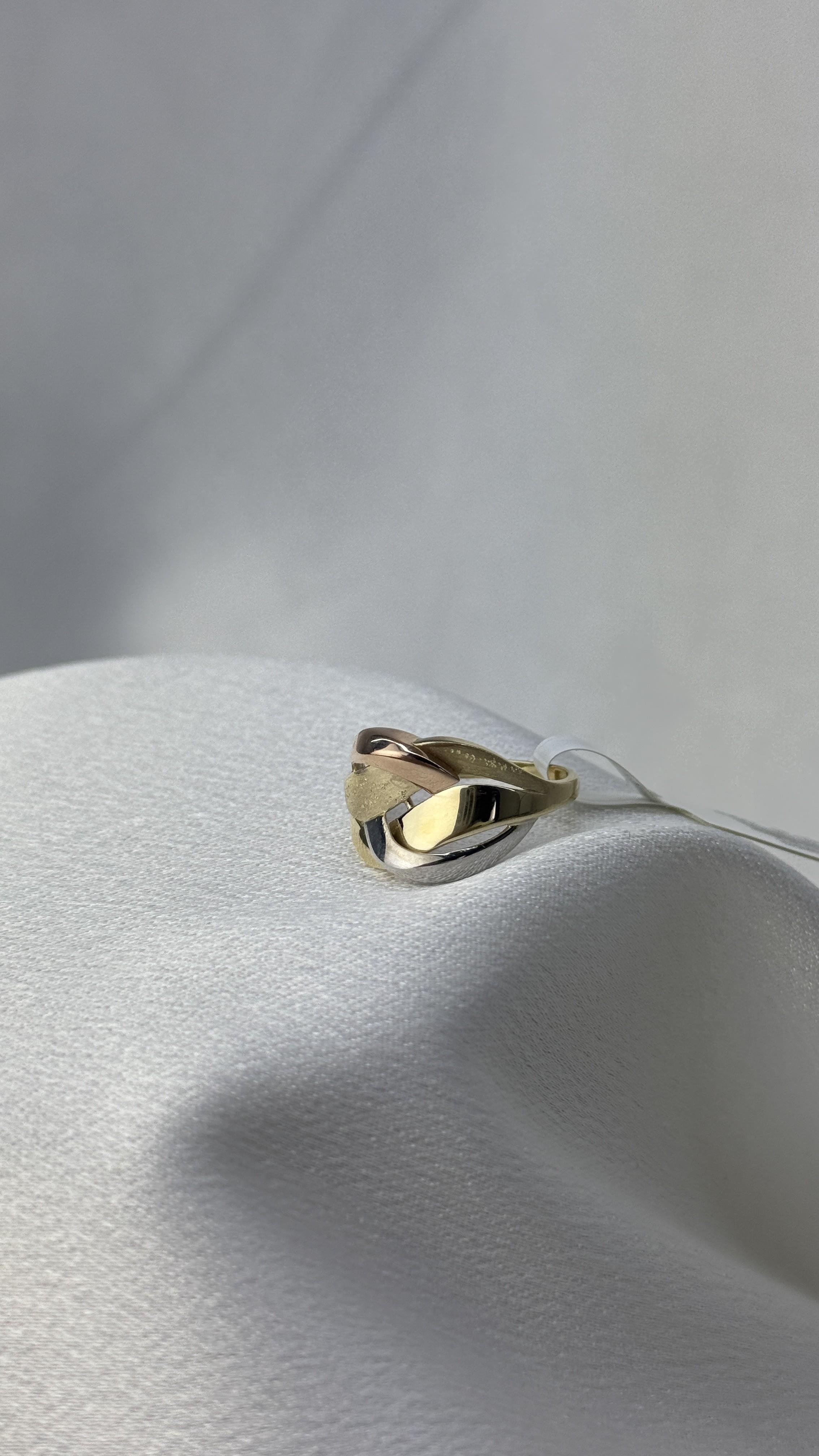 Üç Renk Burgulu Altın Yüzük