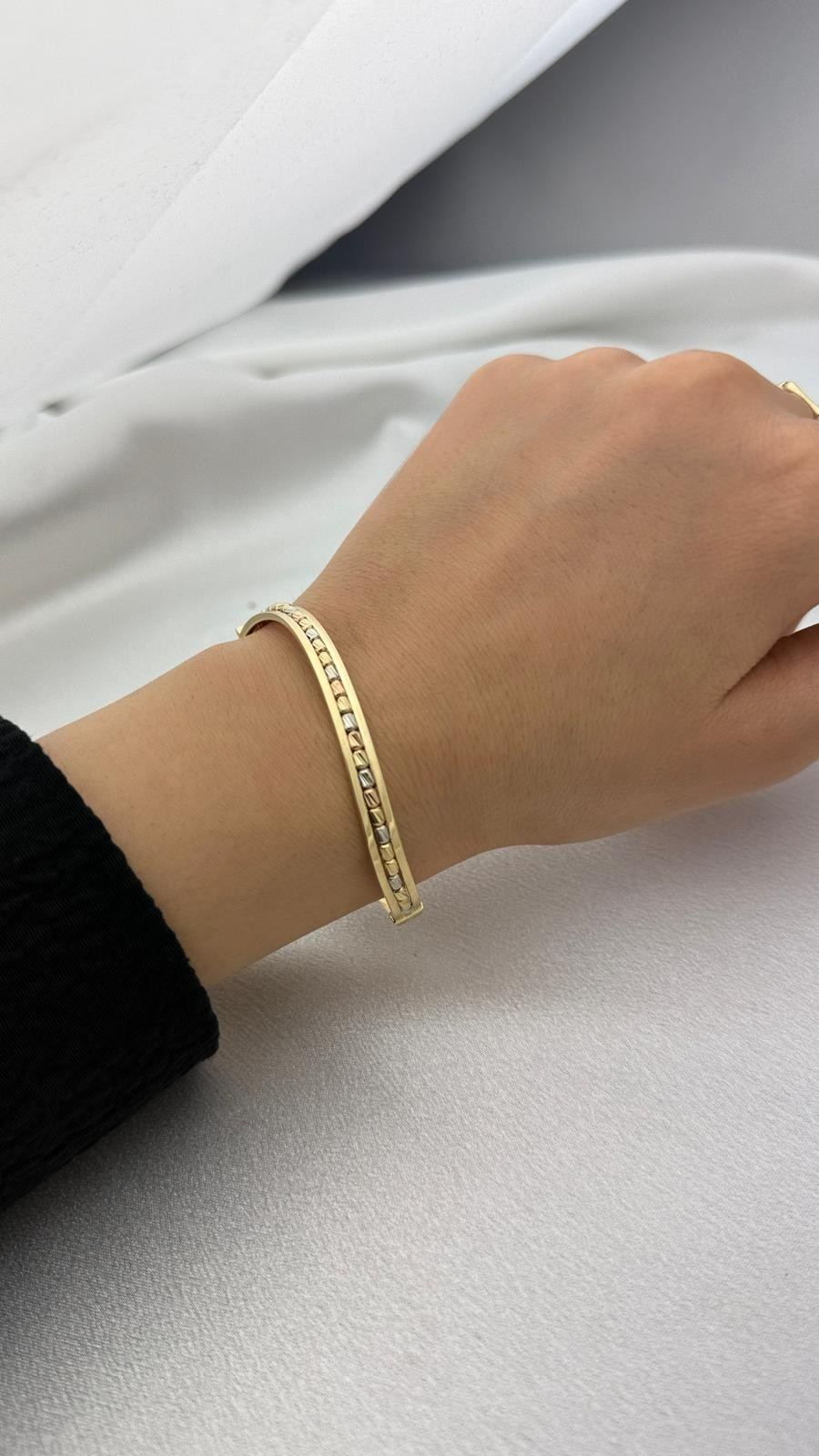 Üç Renkli Silindir Kelepçe Bilezik