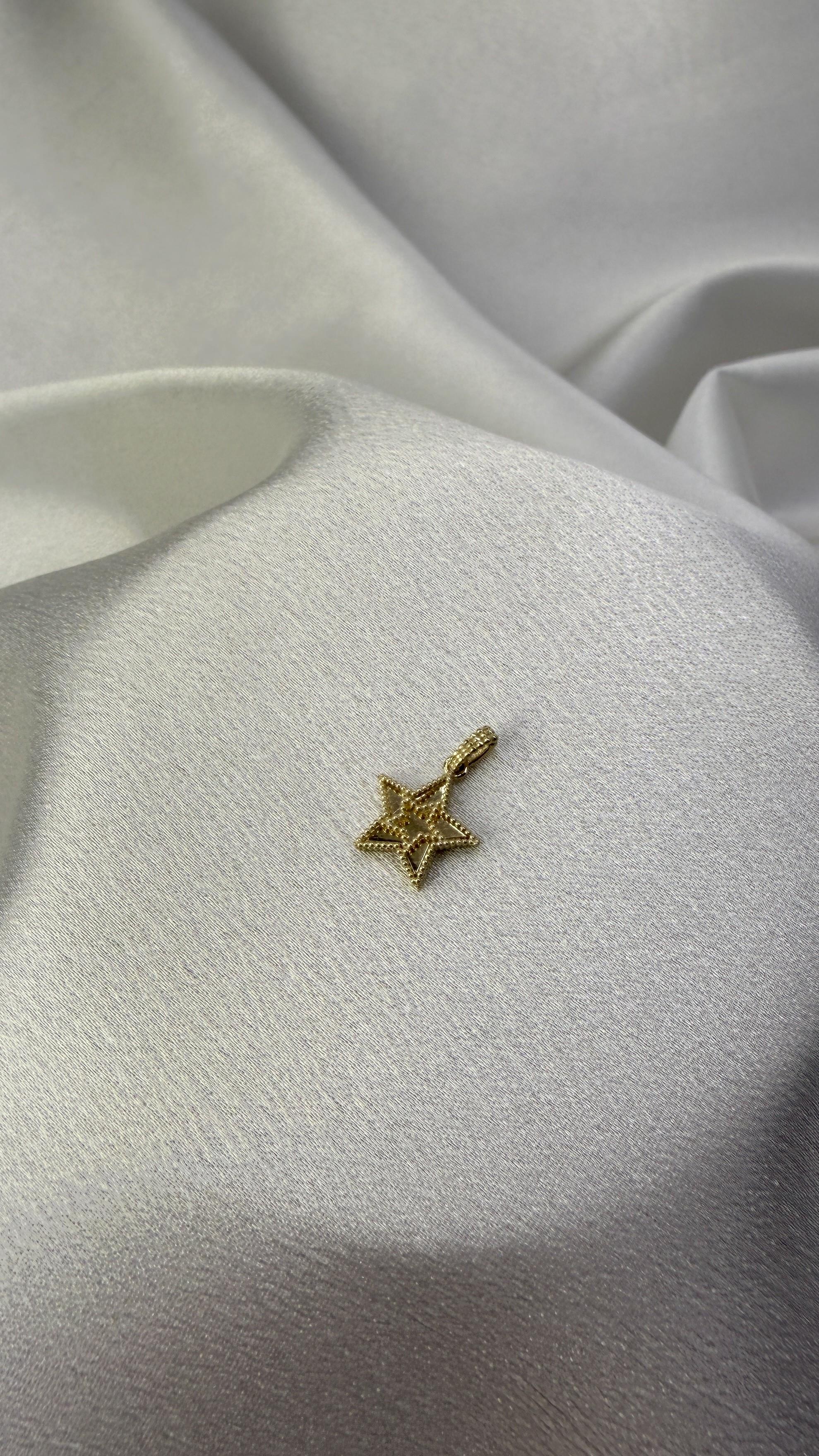 Yıldız Figürlü Parlak Altın Kolye Ucu