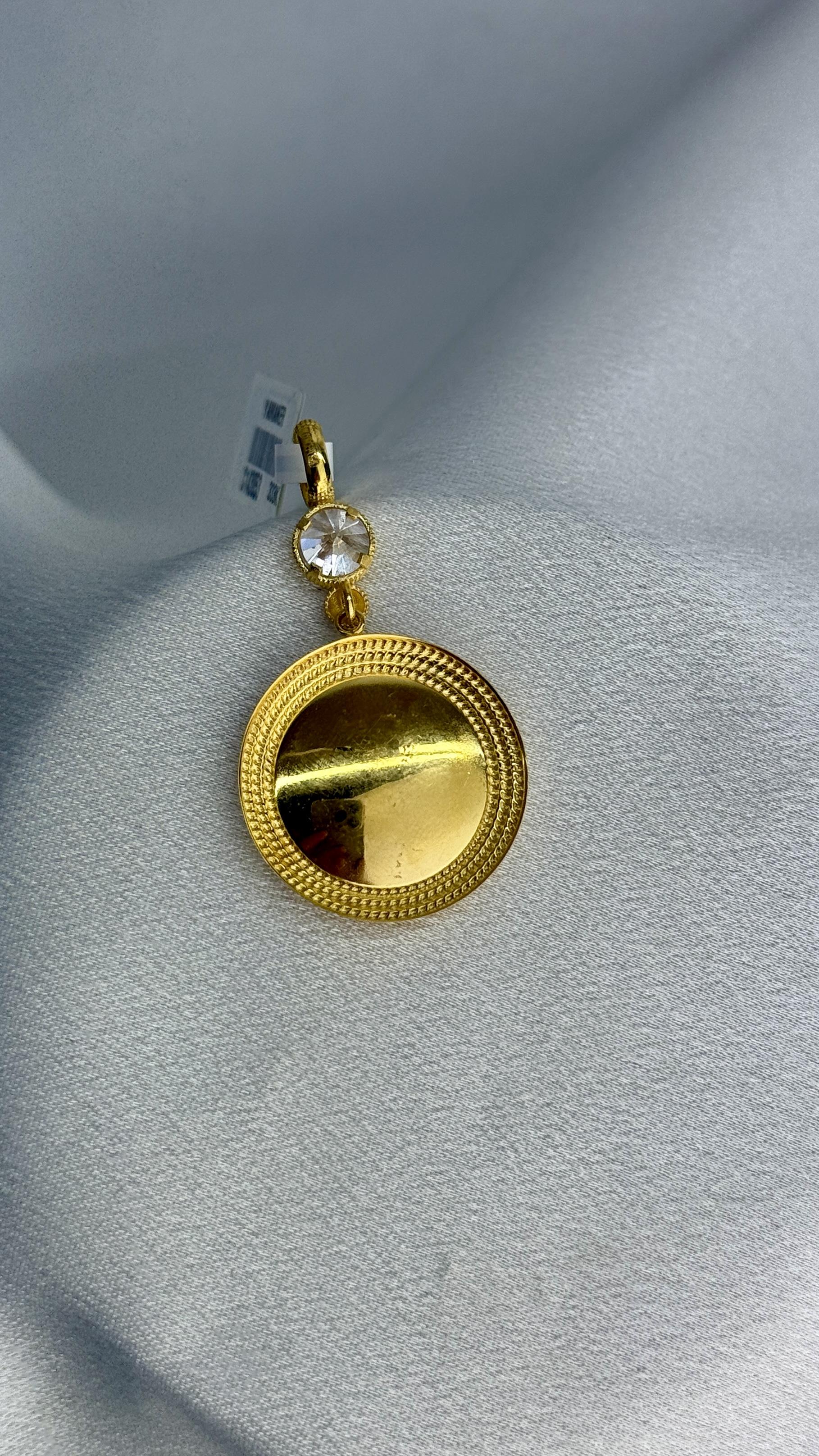 Yuvarlak Tuğralı Altın Kolye Ucu