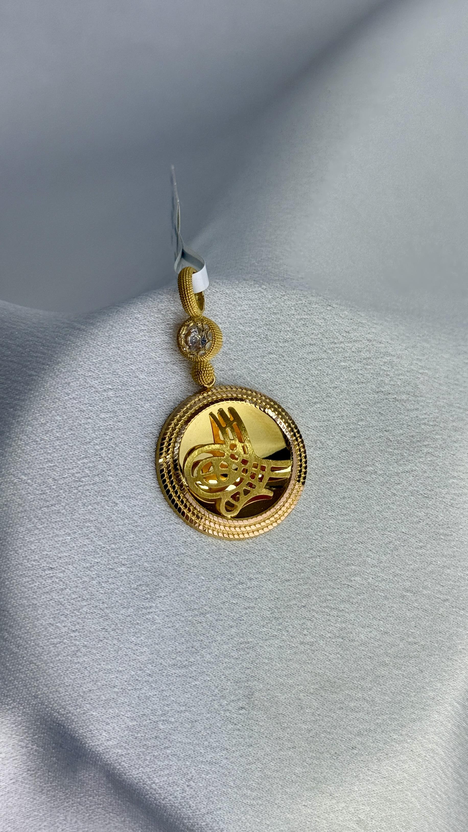 Yuvarlak Tuğralı Altın Kolye Ucu