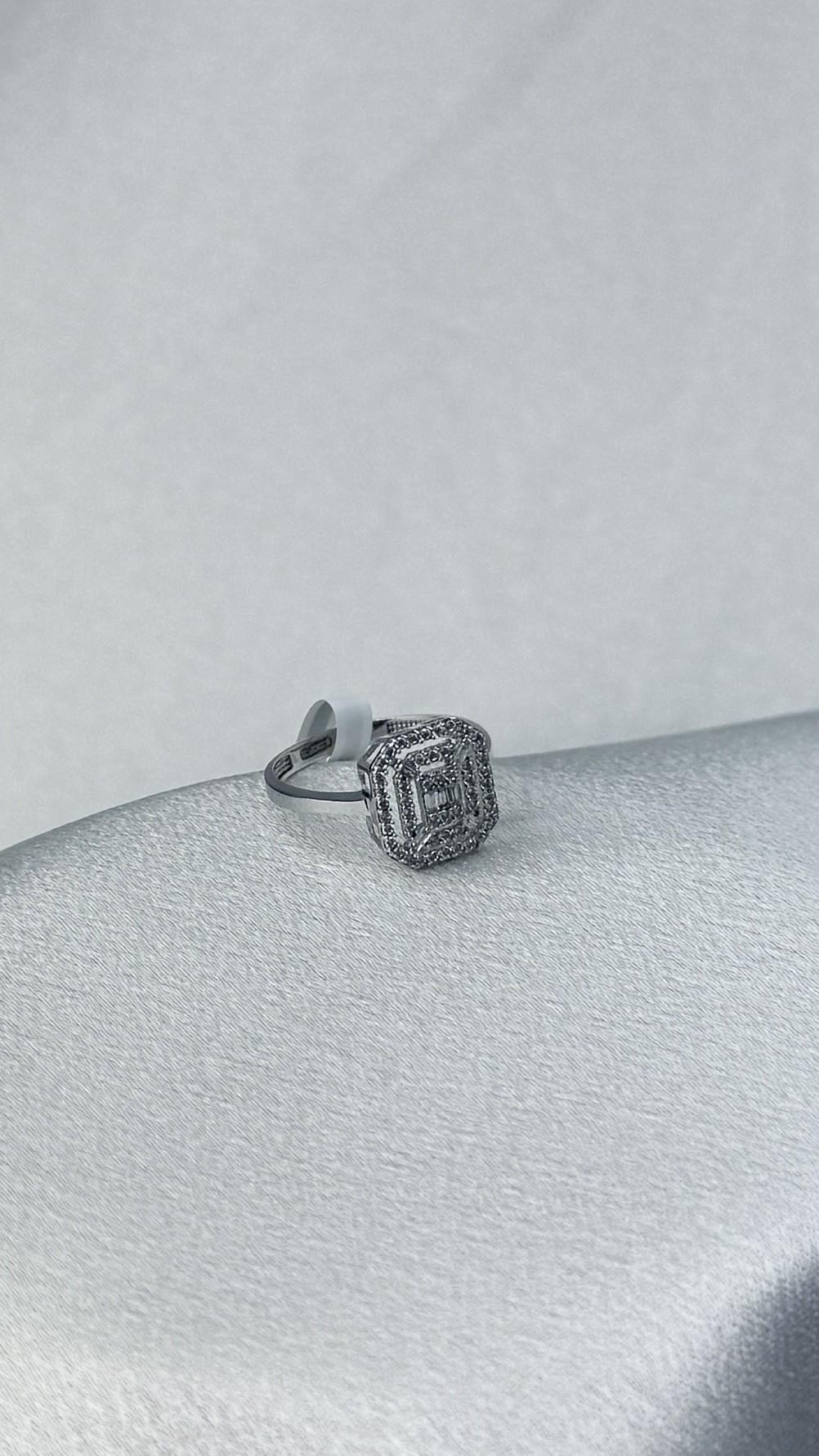 Zirkon Taşlı Baget Kesim Beyaz Altın Yüzük