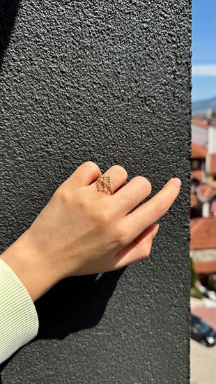 Geometrik Figür Tasarımlı Zirkon Taşlı Altın Yüzük