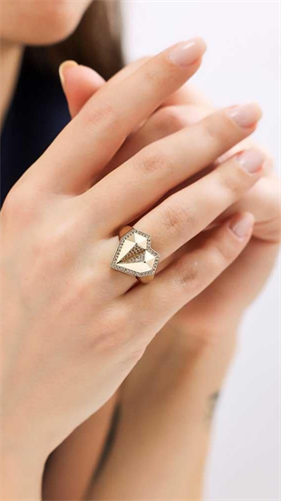 Taşlı Kalp Yüzük