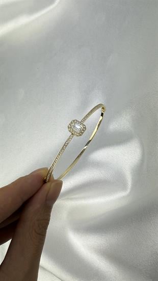 Zirkon Taşlı Baget Figürlü Altın Kelepçe Bilezik