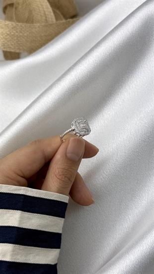 Zirkon Taşlı Baget Kesim Beyaz Altın Yüzük