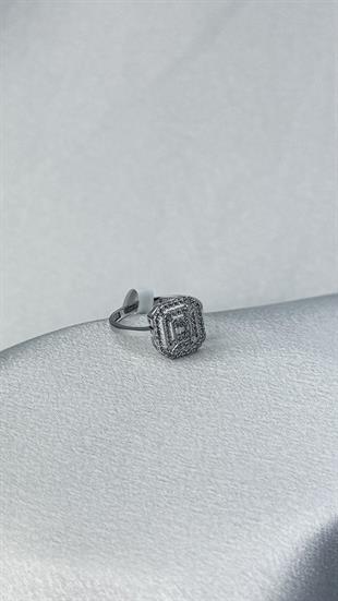 Zirkon Taşlı Baget Kesim Beyaz Altın Yüzük