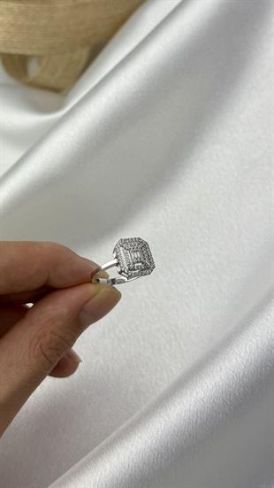 Zirkon Taşlı Baget Kesim Beyaz Altın Yüzük