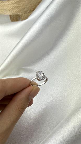 Zirkon Taşlı Beyaz Altın Yüzük