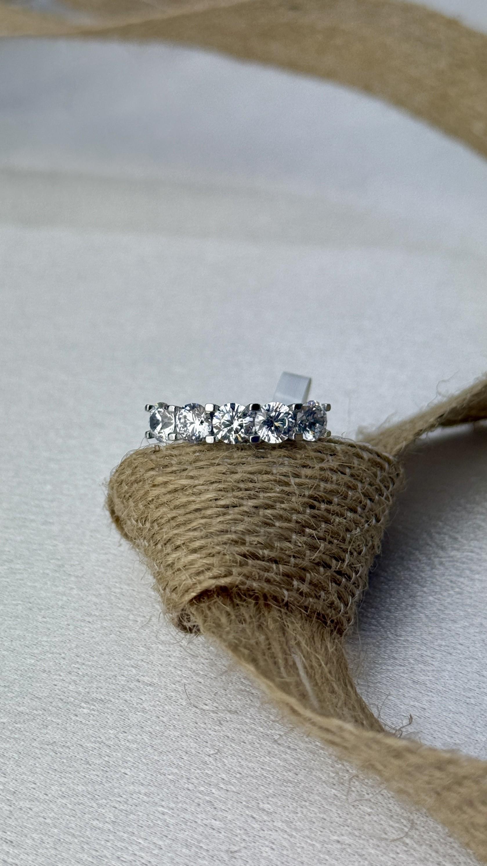 Beyaz Altın Beştaş Yüzük