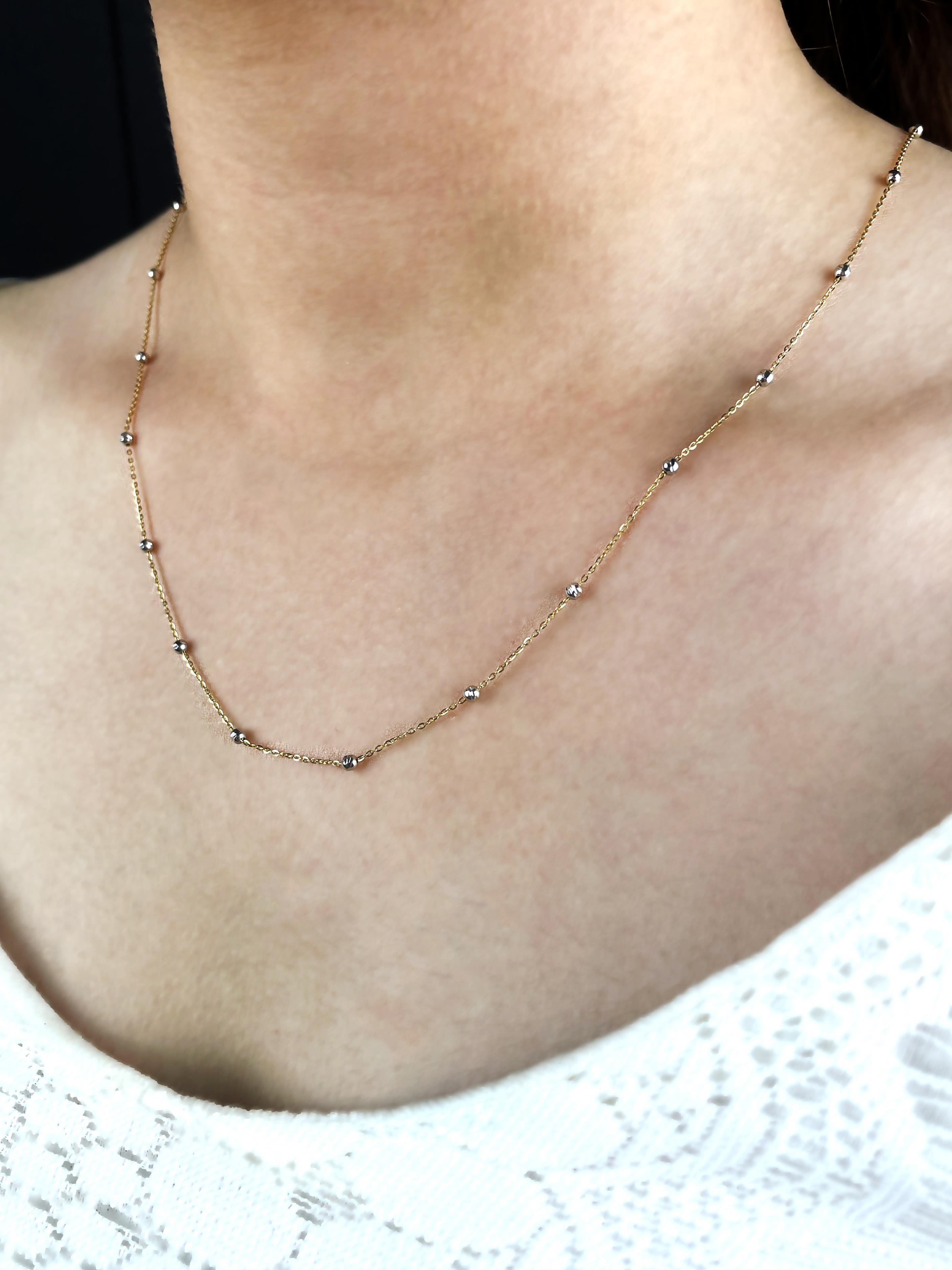 Beyaz Dorika Top Figürlü Kolye