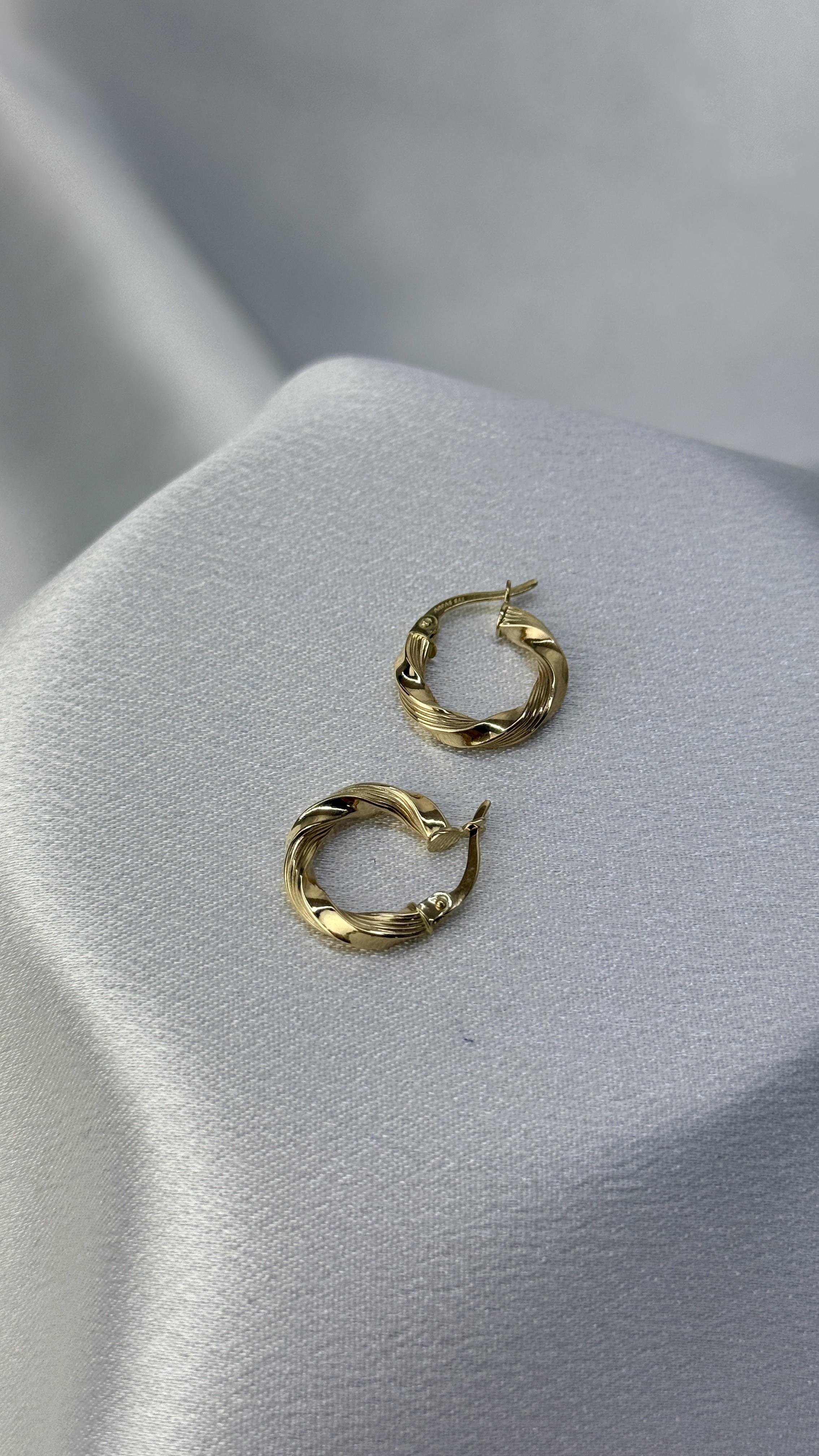 Burgu Model Altın Halka Küpe