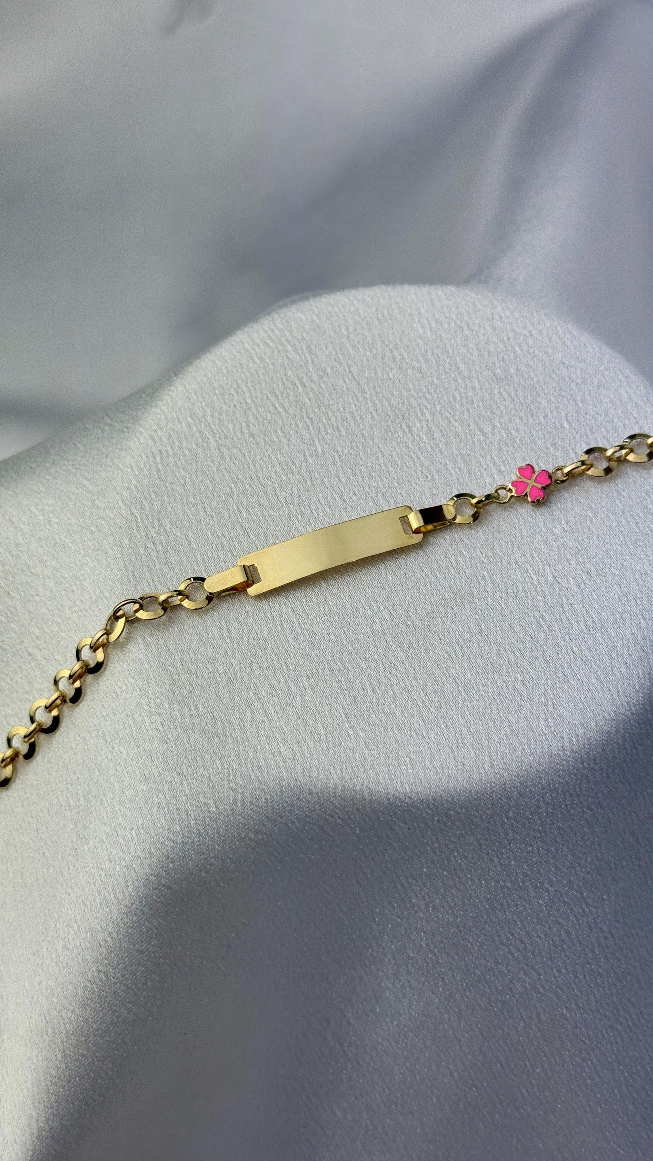 Çiçek Figürlü Altın Çocuk Bilekliği