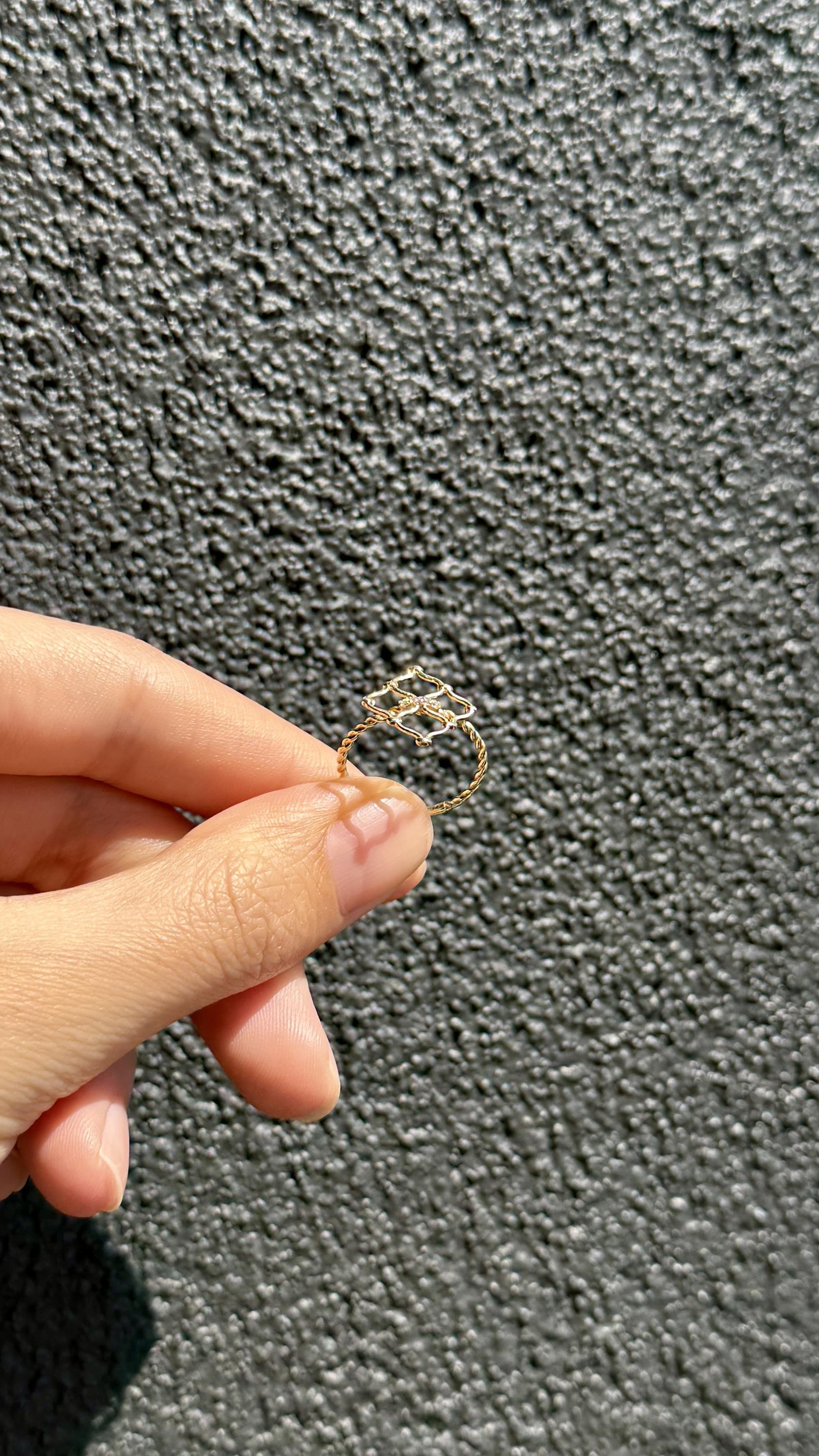 Geometrik Figür Tasarımlı Zirkon Taşlı Altın Yüzük