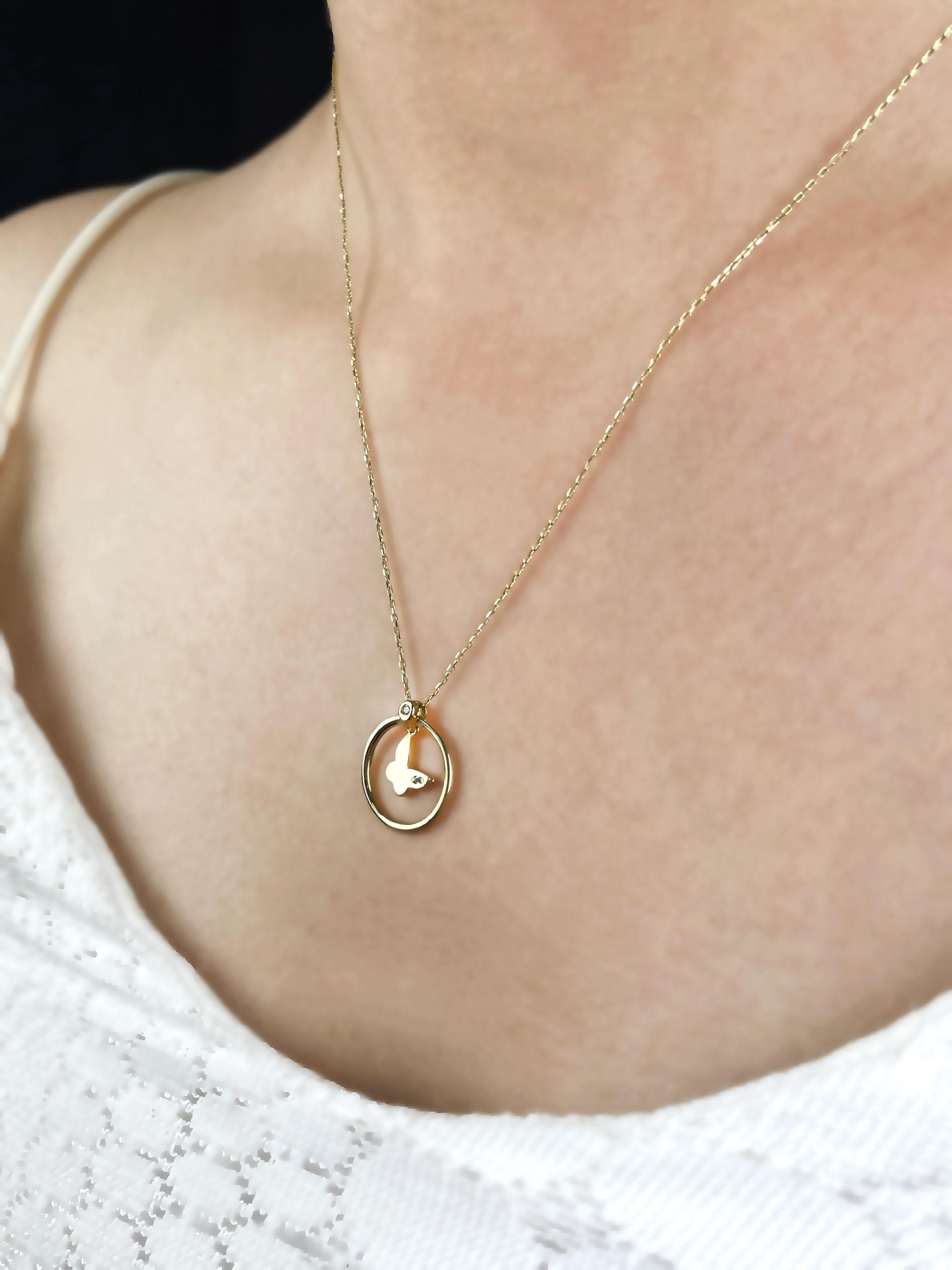 İçi Kelebek Figürlü Kolye