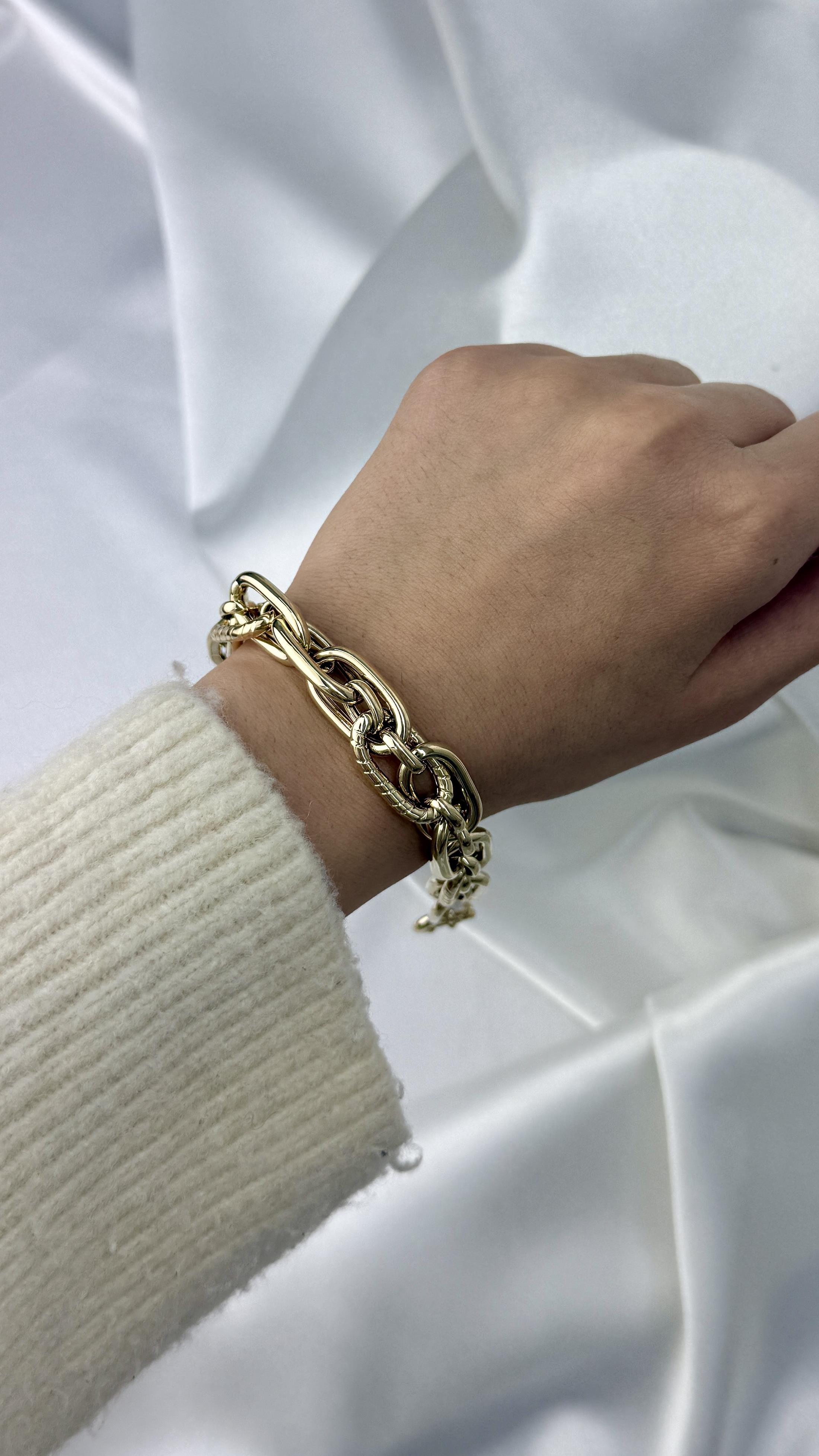 İşlemeli Altın Ataç Bileklik