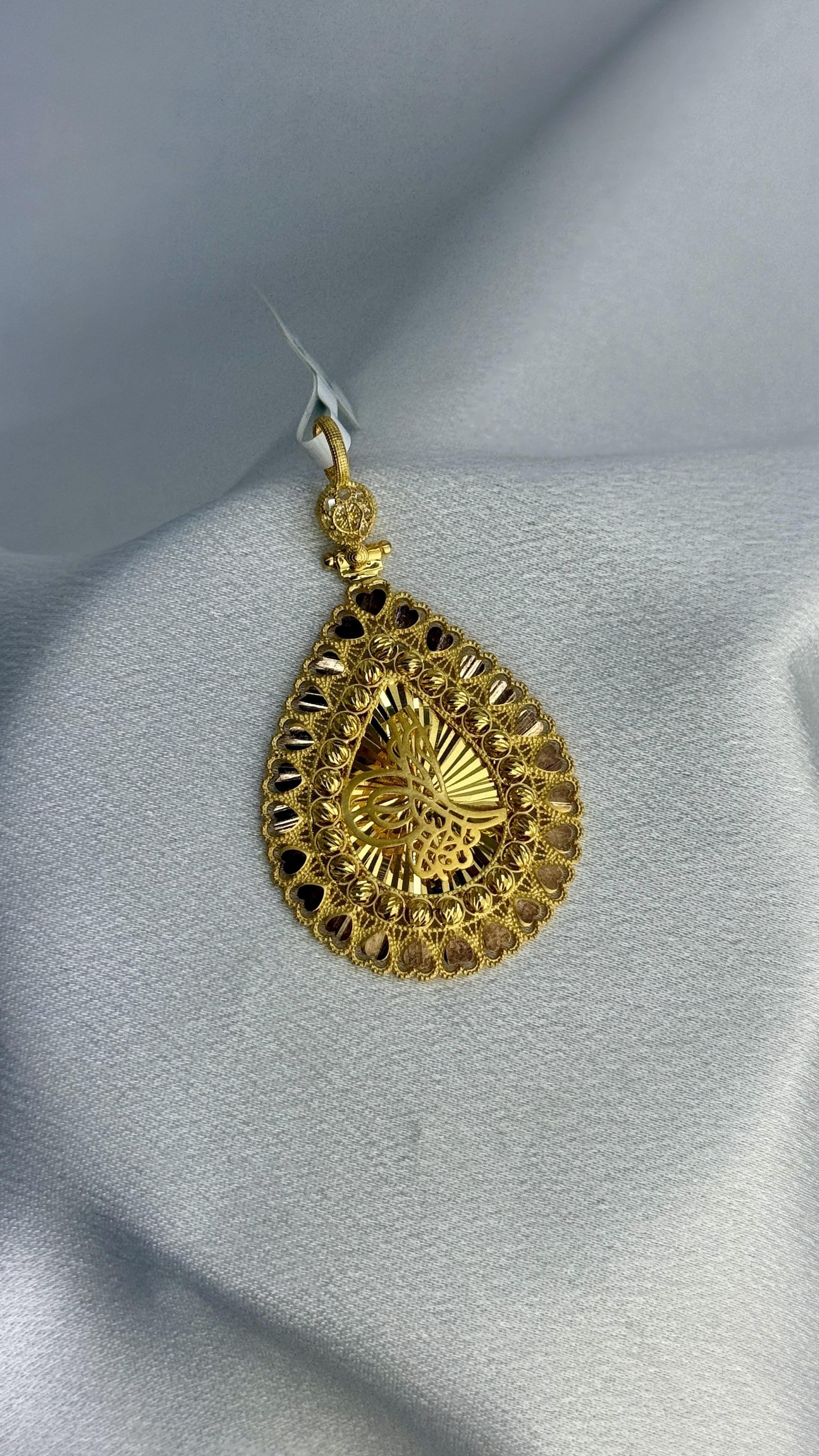 Kalpli Dorika Toplu Tuğralı Altın Kolye Ucu