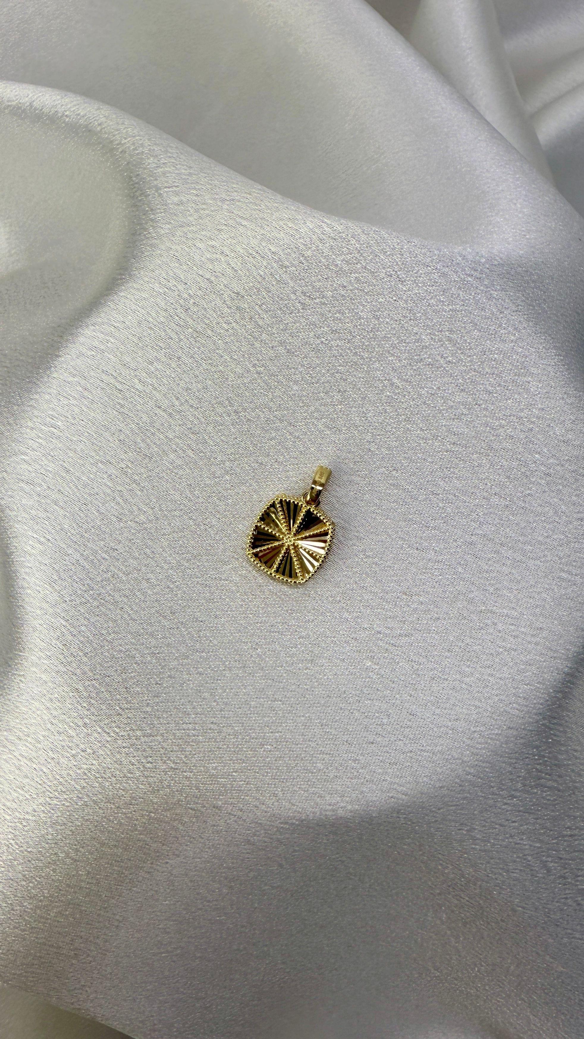 Kare Parlak Şık Altın Kolye Ucu