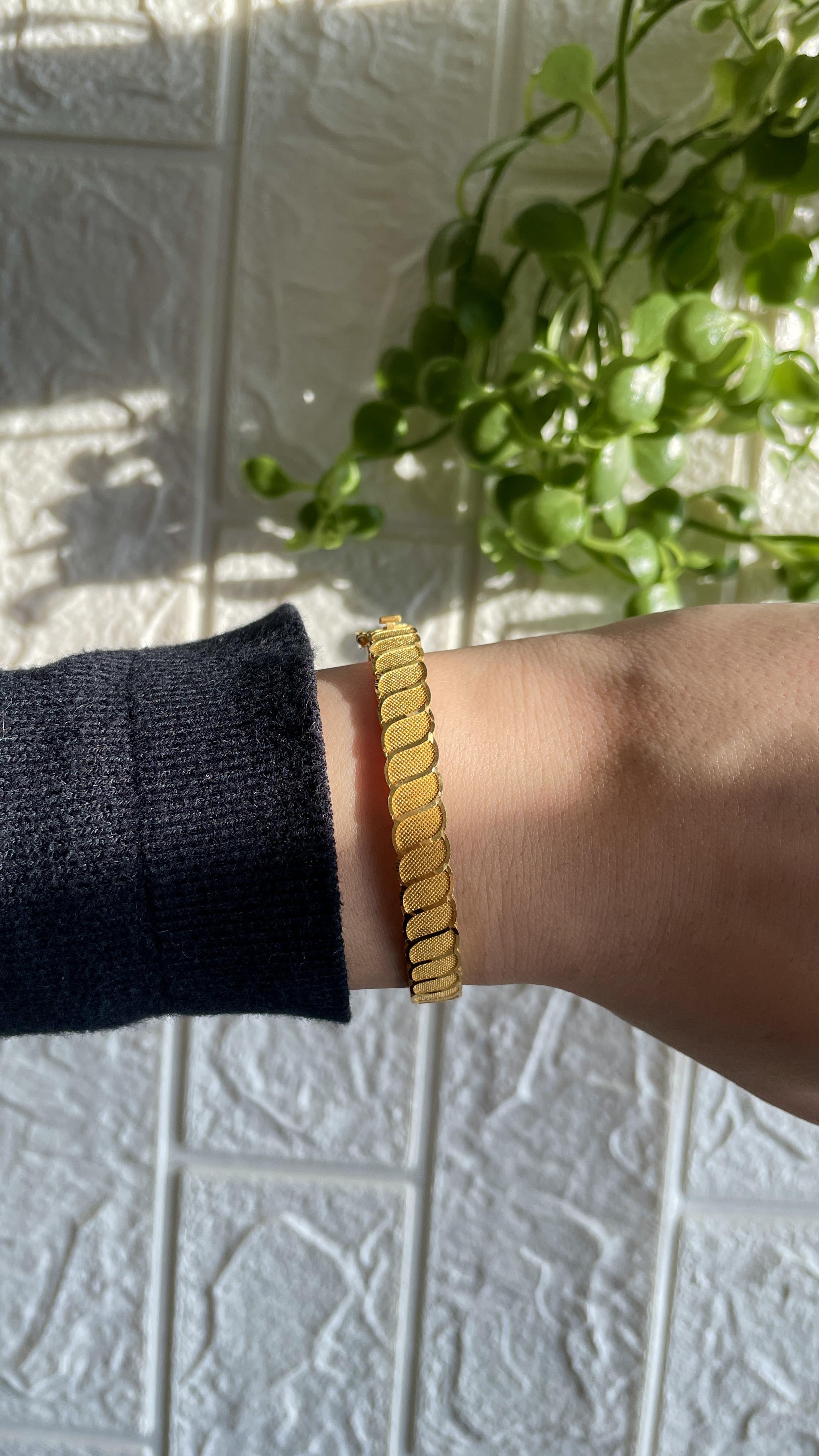 Sade Çizgisel Kelepçe Altın Bilezik