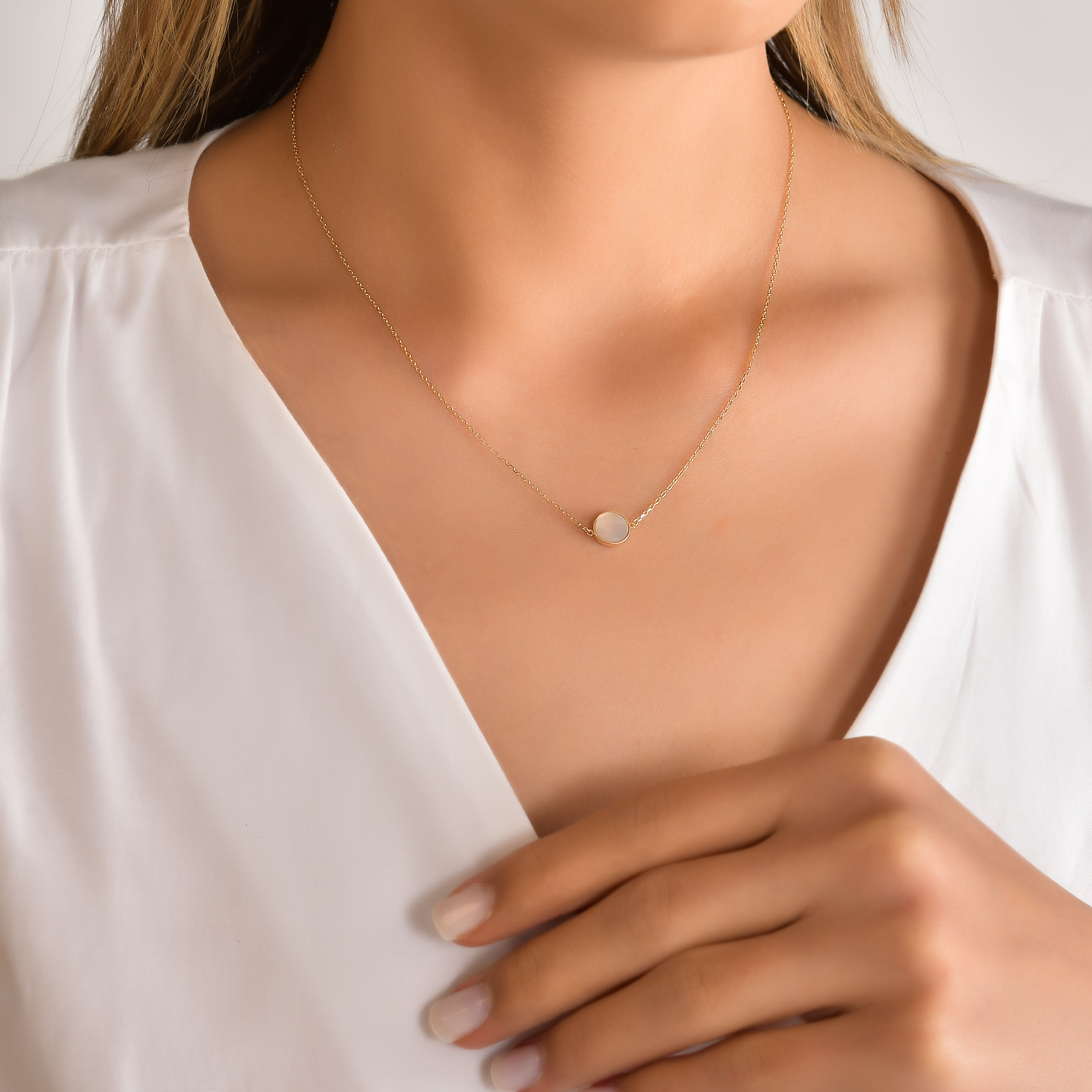 Sedef Desenli Taşlı Kolye