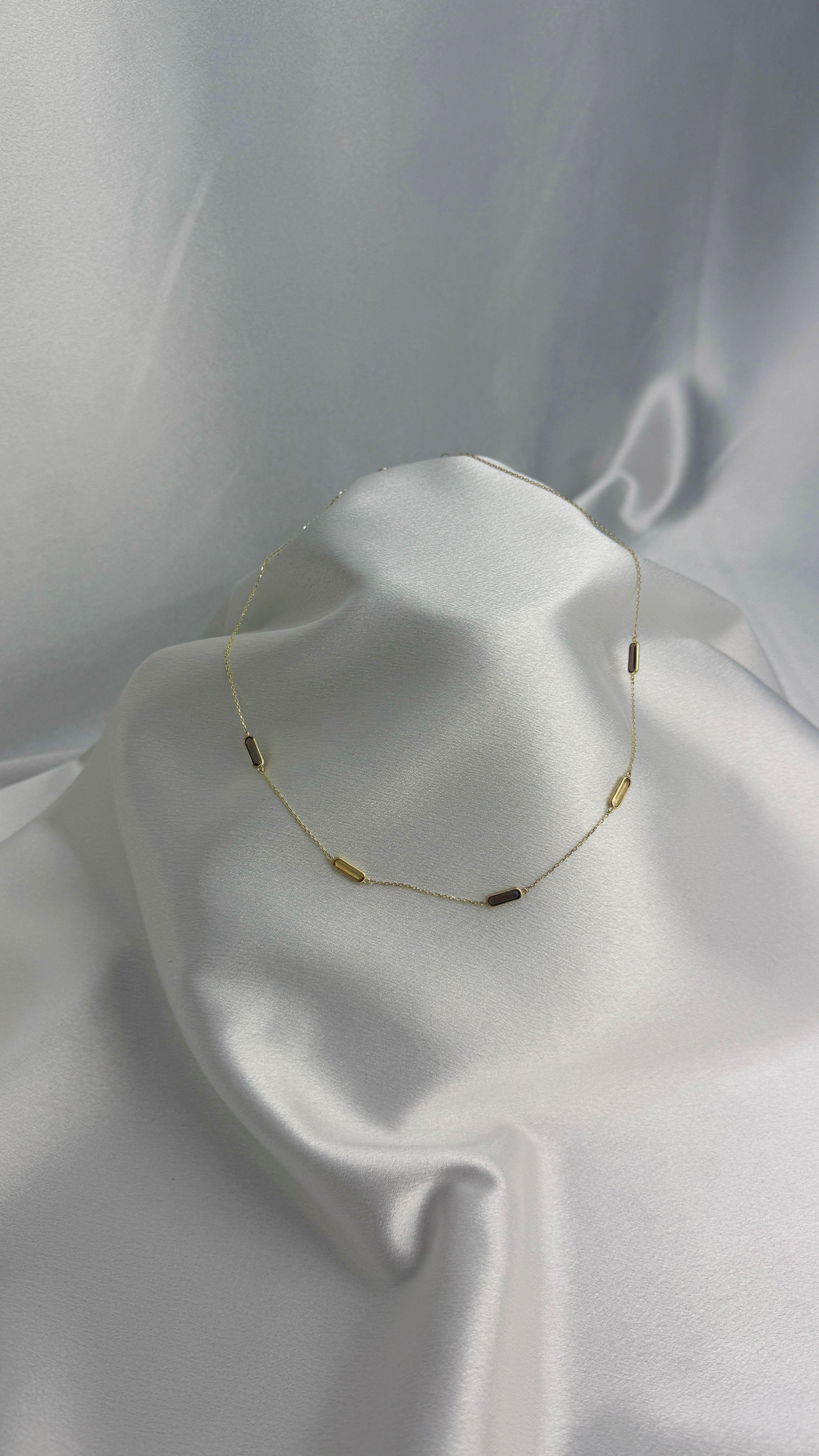 Taşlı Ataç Figürlü Altın Kolye