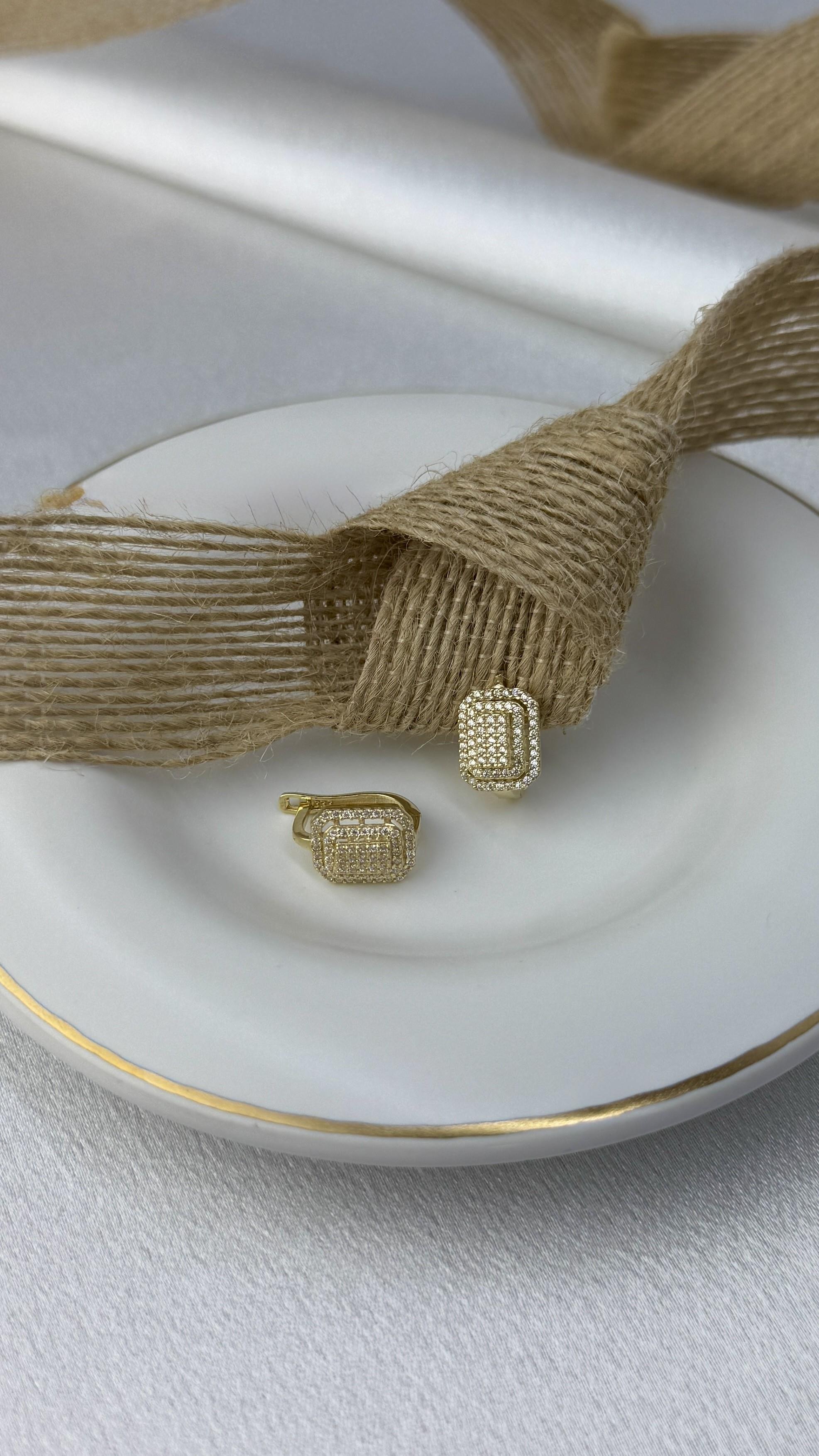 Taşlı Baget Kesim Altın Küpe