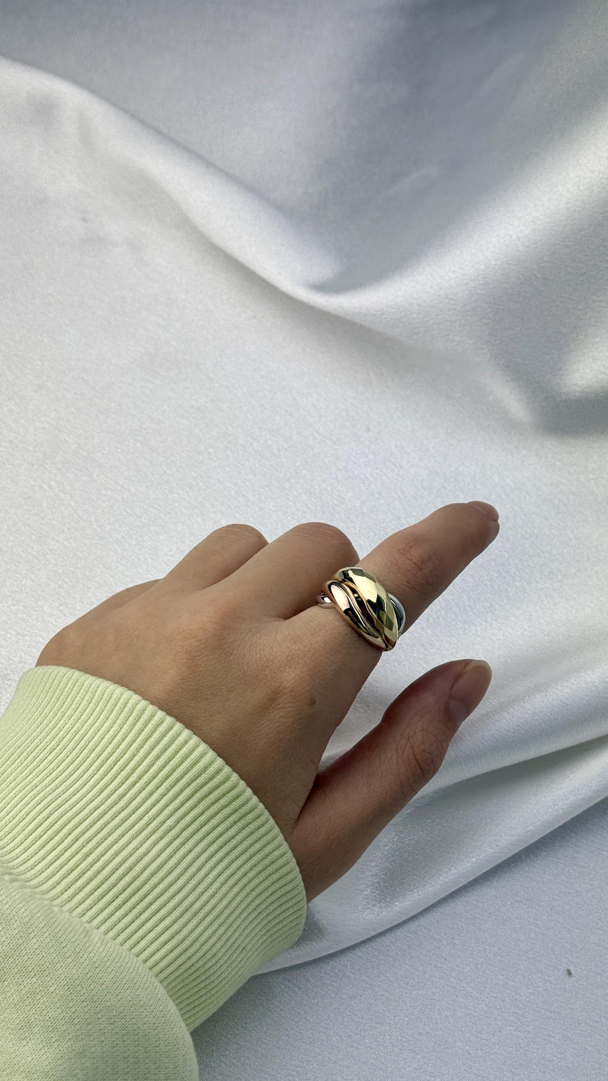 Üç Renk Kıvrımlı Altın Yüzük