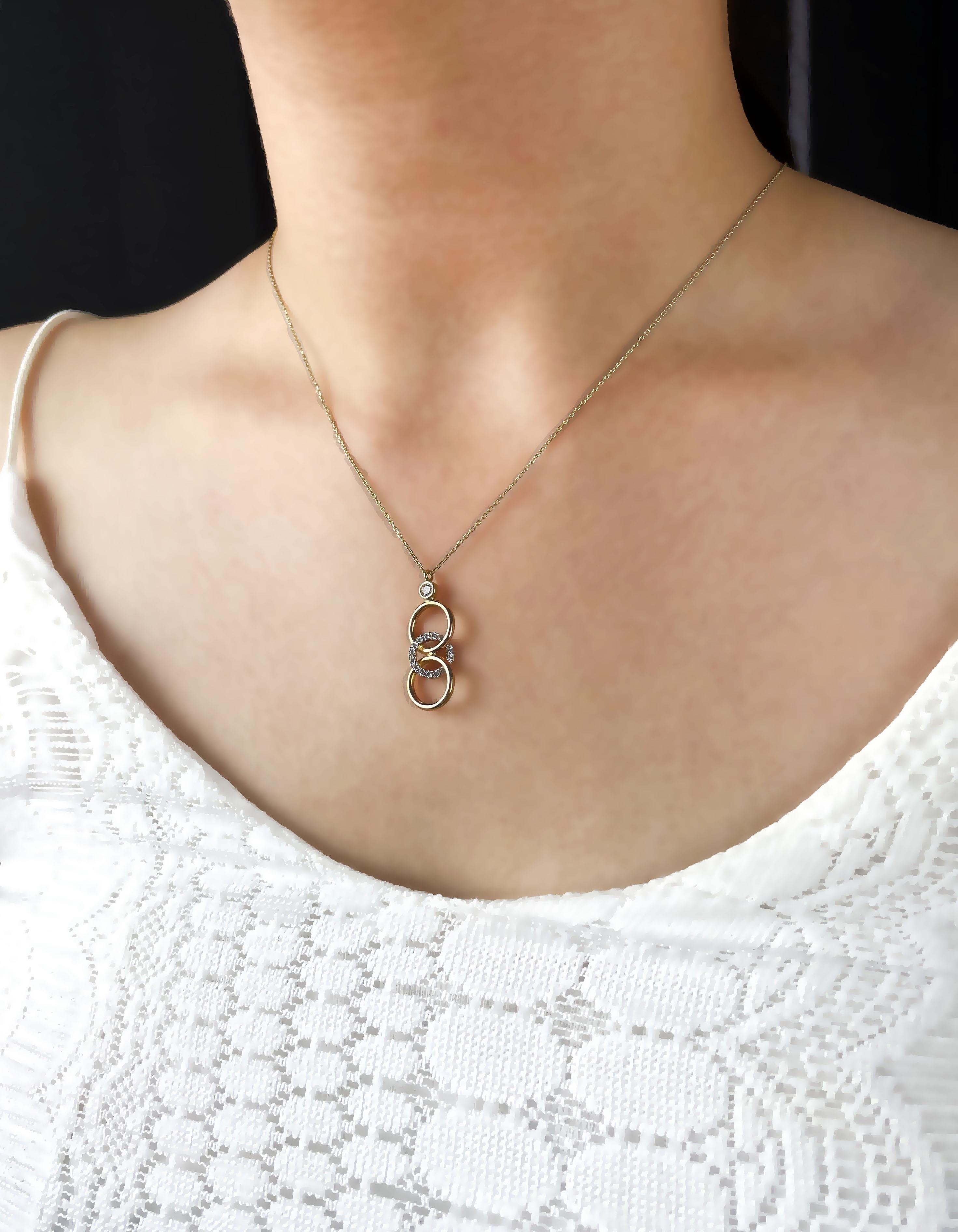 Üç Sıralı Ortası Taş Figürlü Rose Kolye