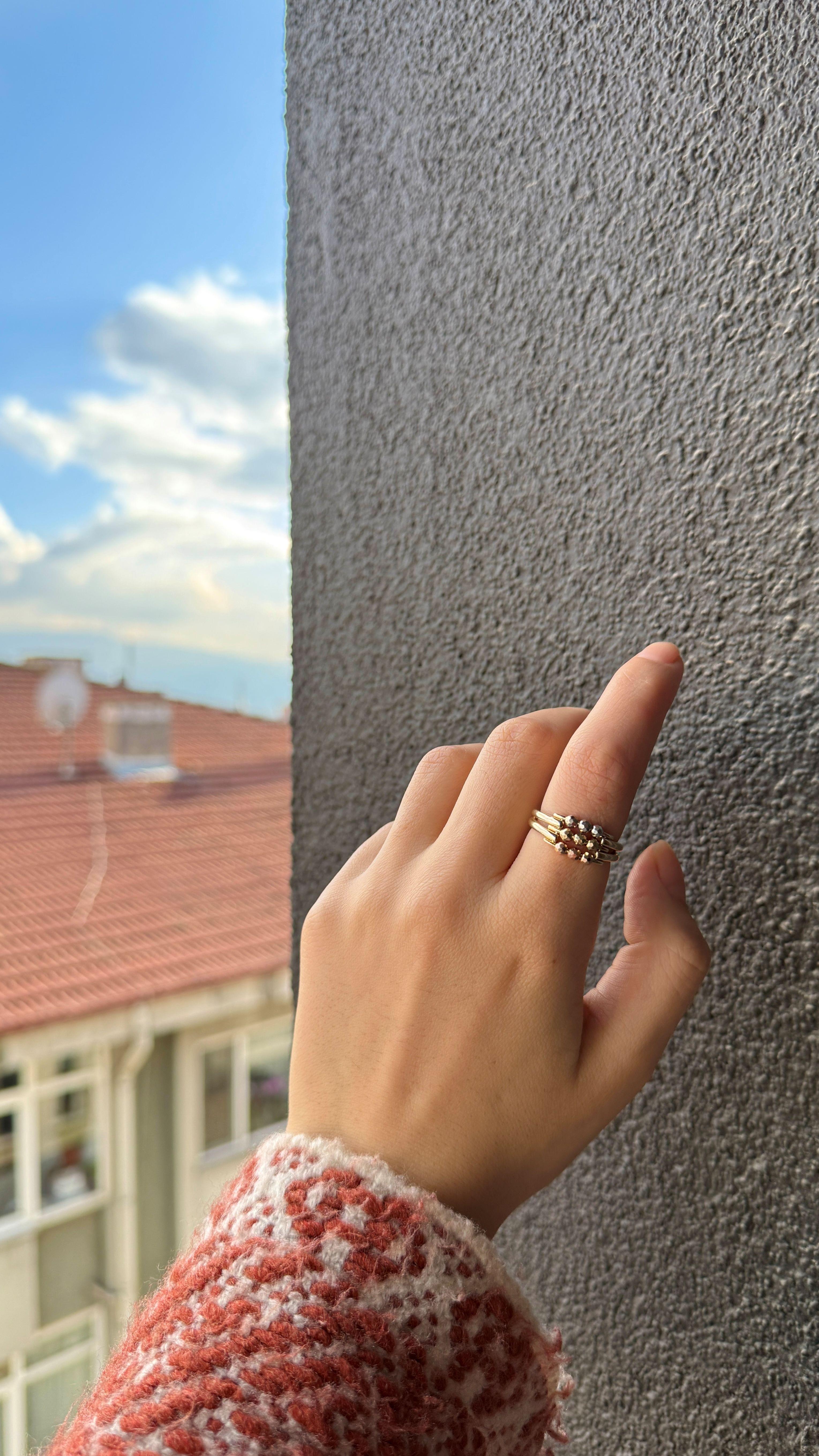 Üç Sıralı Renkli Toplu Kaburga Yüzük